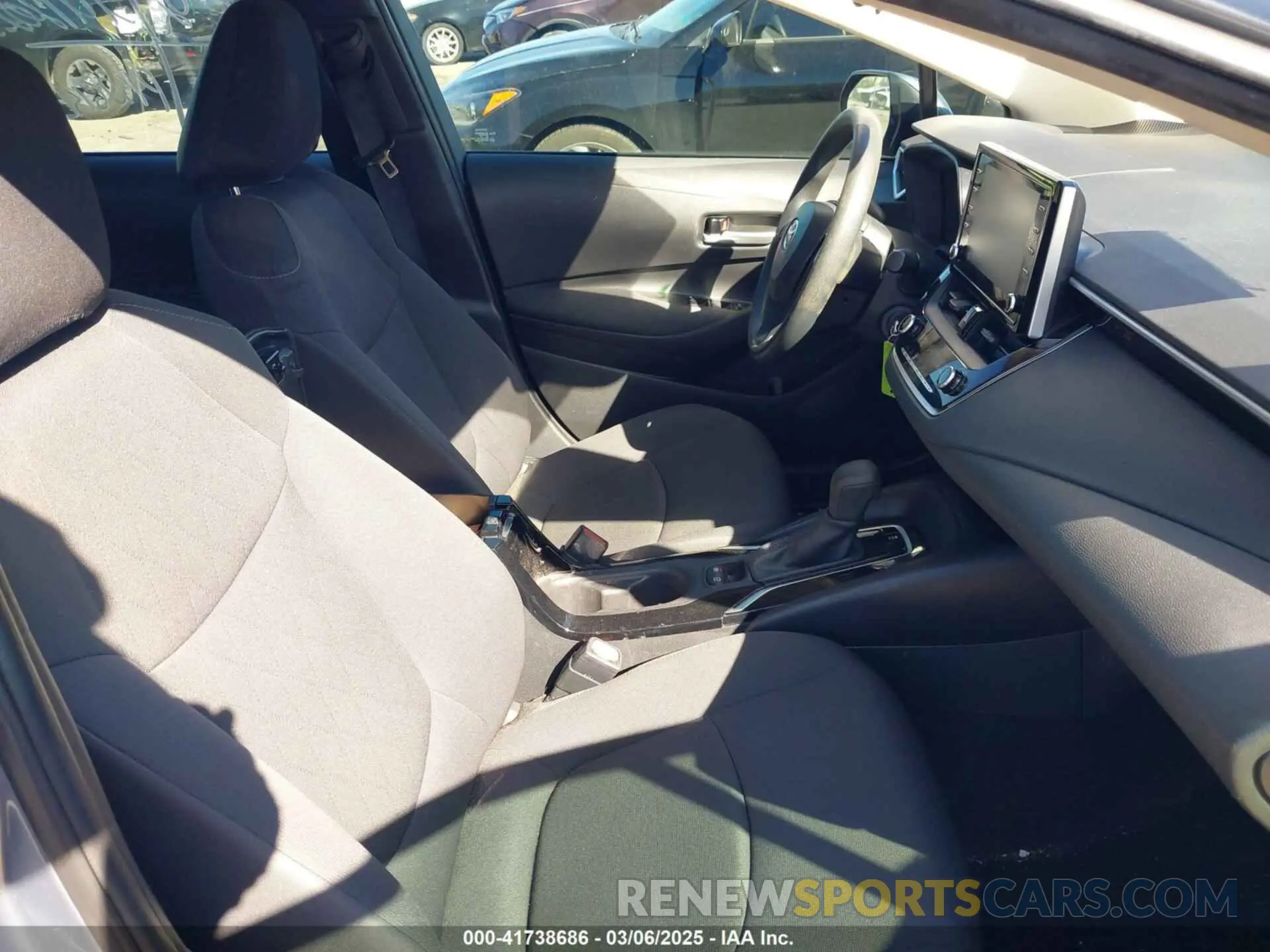 5 Photograph of a damaged car 5YFEPRAE1LP115412 TOYOTA COROLLA 2020