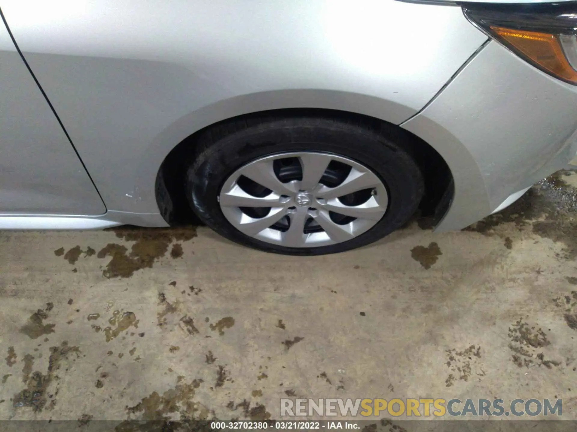 15 Photograph of a damaged car 5YFEPRAE1LP119167 TOYOTA COROLLA 2020