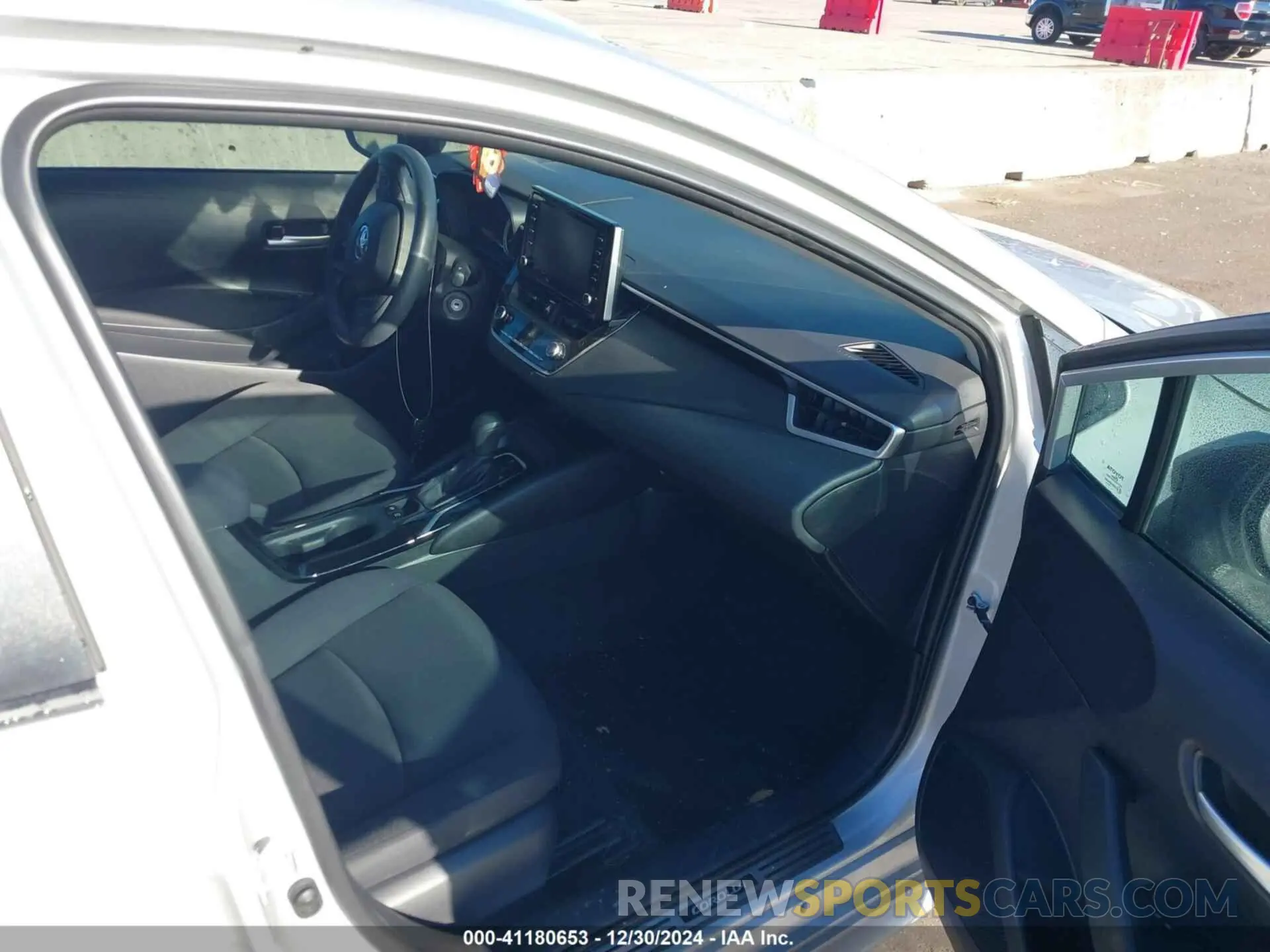 5 Photograph of a damaged car 5YFEPRAE1LP132209 TOYOTA COROLLA 2020
