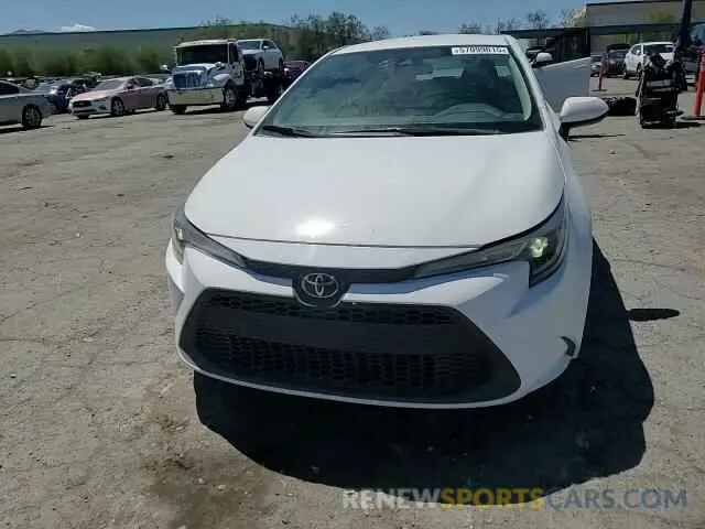 13 Photograph of a damaged car 5YFEPRAE1LP138303 TOYOTA COROLLA 2020