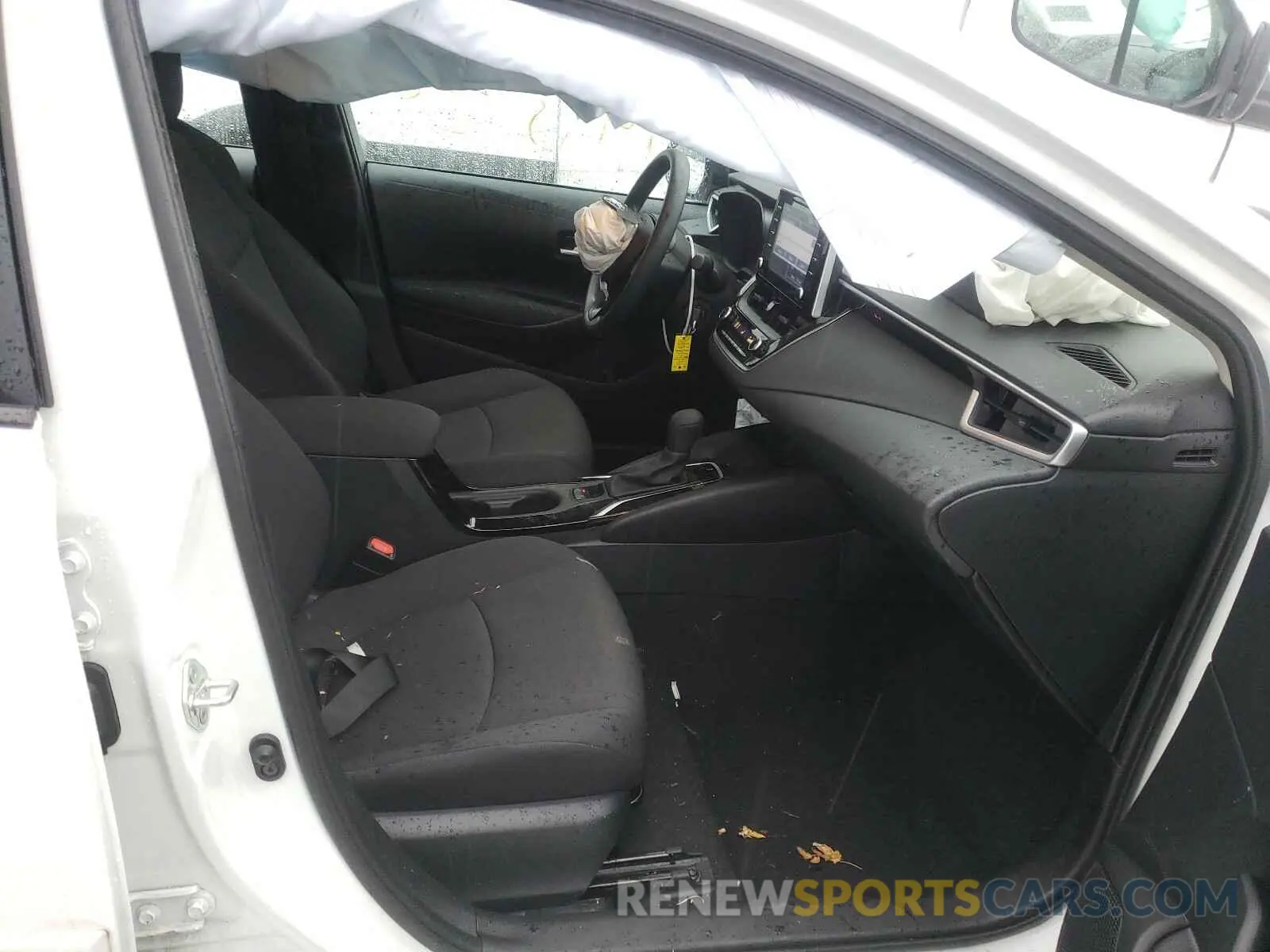 5 Photograph of a damaged car 5YFEPRAE2LP047170 TOYOTA COROLLA 2020