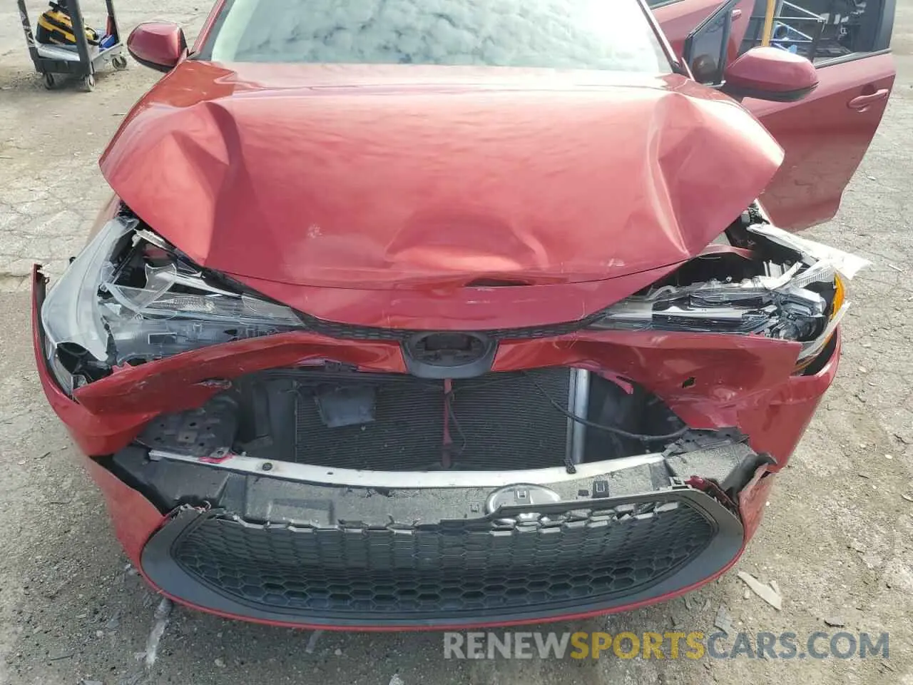 11 Photograph of a damaged car 5YFEPRAE2LP067936 TOYOTA COROLLA 2020
