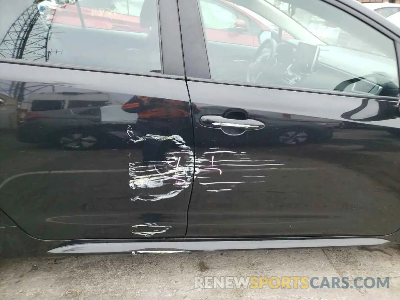 9 Photograph of a damaged car 5YFEPRAE2LP095509 TOYOTA COROLLA 2020