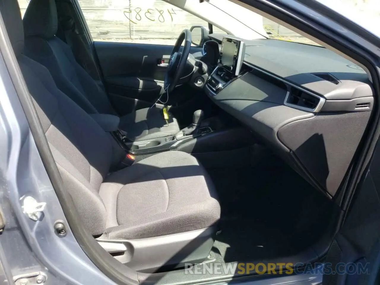 5 Photograph of a damaged car 5YFEPRAE2LP104421 TOYOTA COROLLA 2020