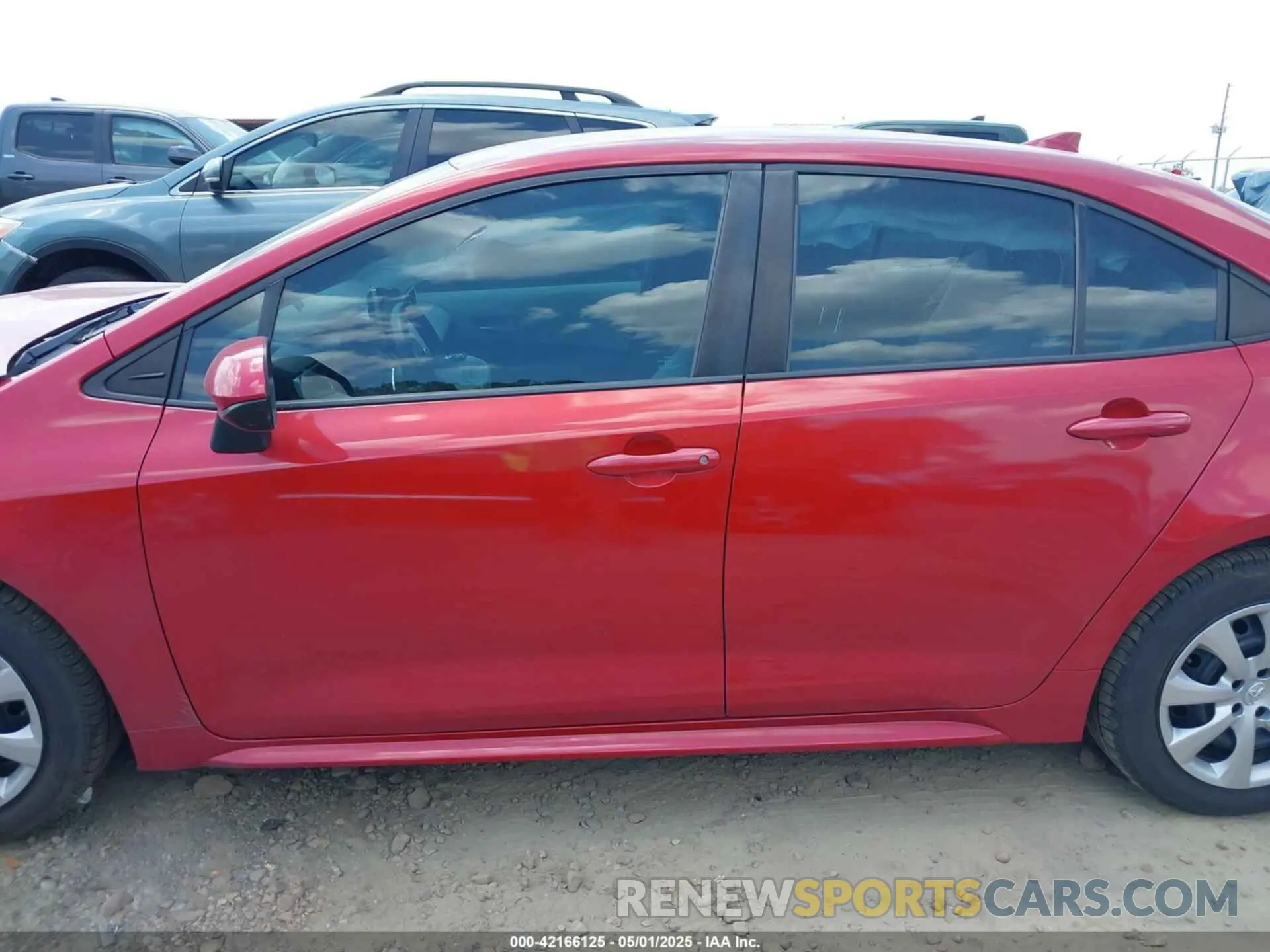 14 Photograph of a damaged car 5YFEPRAE2LP105200 TOYOTA COROLLA 2020