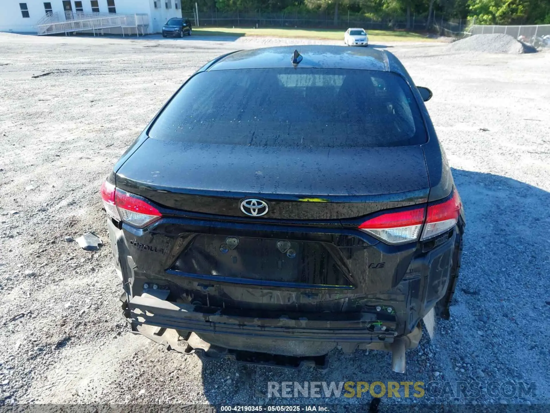 17 Photograph of a damaged car 5YFEPRAE2LP110526 TOYOTA COROLLA 2020