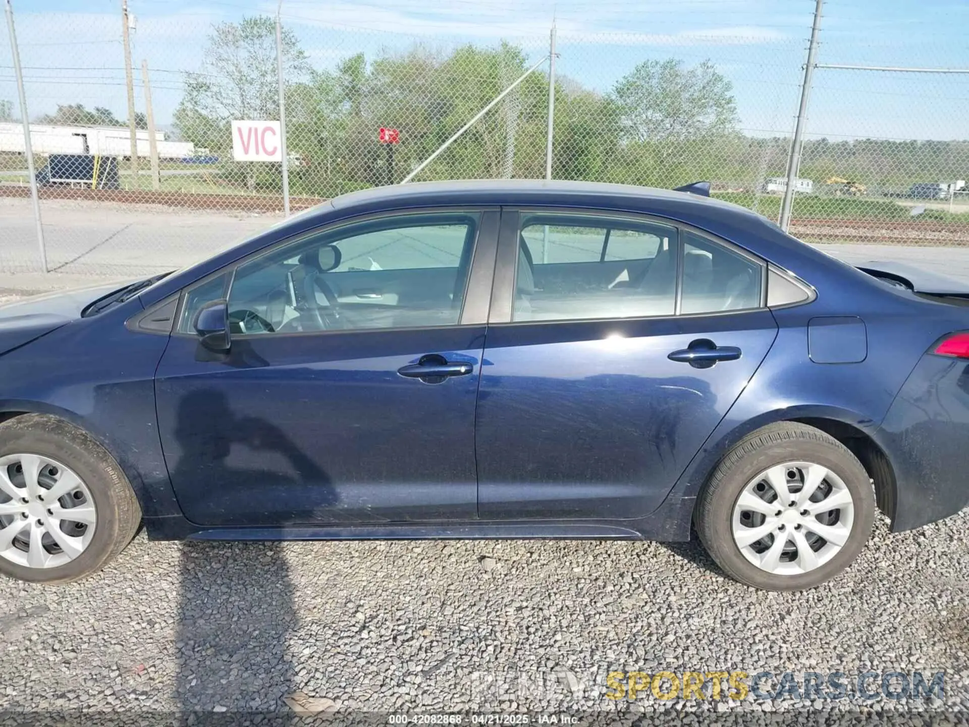 15 Photograph of a damaged car 5YFEPRAE2LP110672 TOYOTA COROLLA 2020