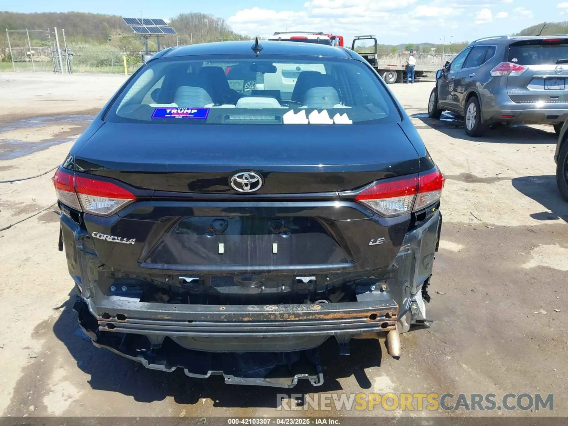 17 Photograph of a damaged car 5YFEPRAE2LP123034 TOYOTA COROLLA 2020