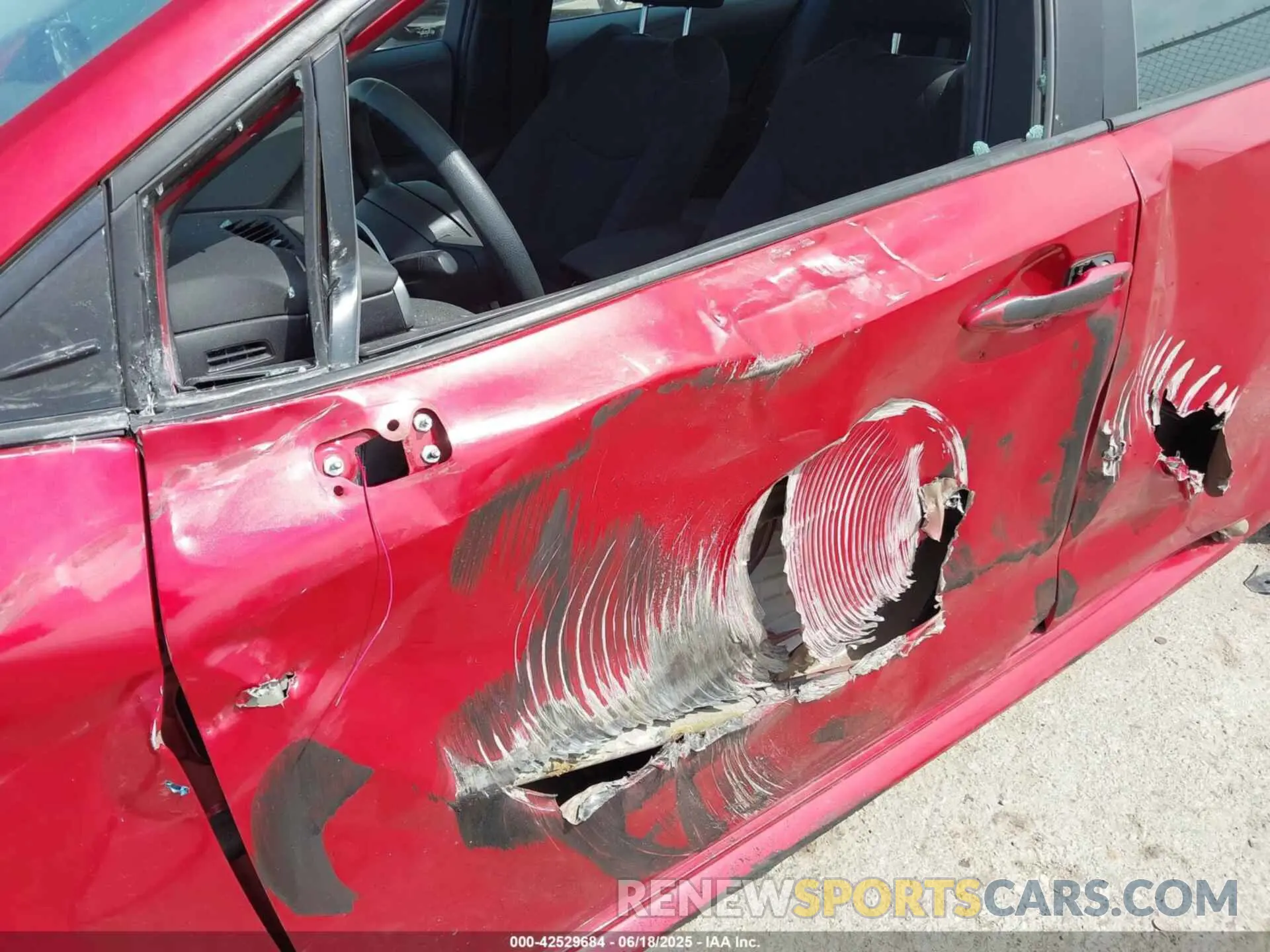 6 Photograph of a damaged car 5YFEPRAE2LP123079 TOYOTA COROLLA 2020