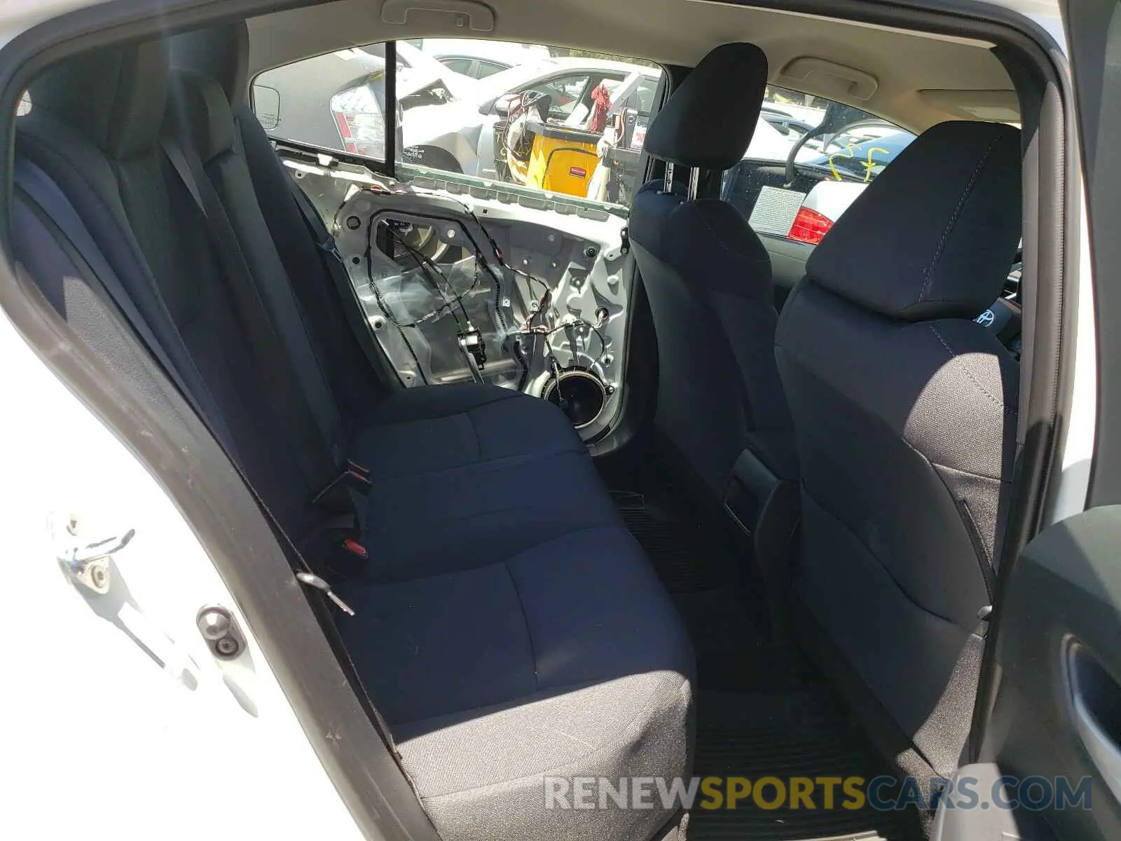 6 Photograph of a damaged car 5YFEPRAE2LP135684 TOYOTA COROLLA 2020