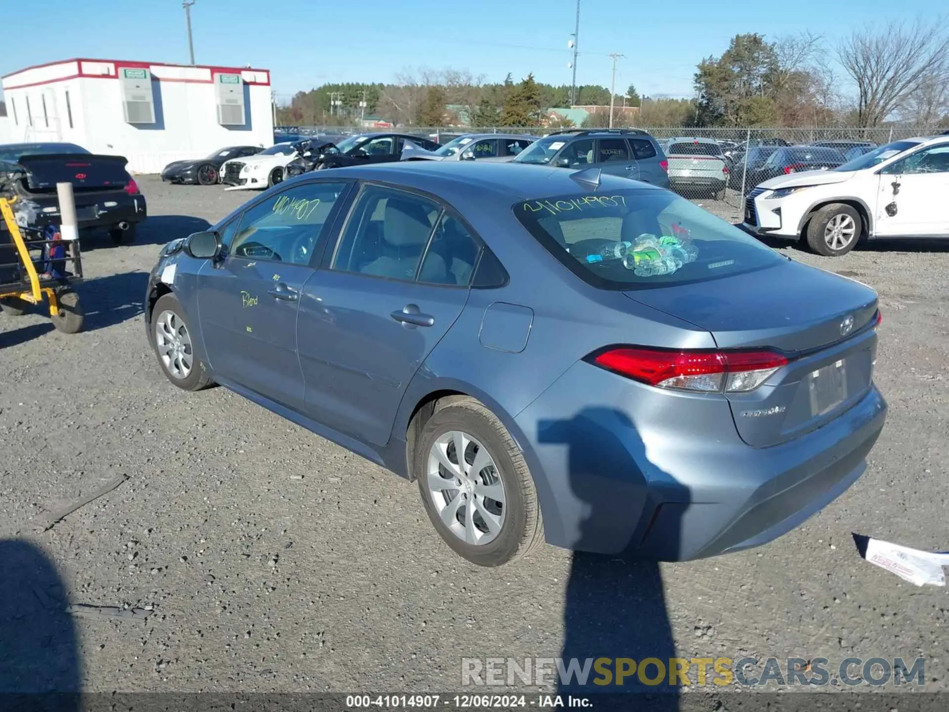 3 Photograph of a damaged car 5YFEPRAE3LP031057 TOYOTA COROLLA 2020