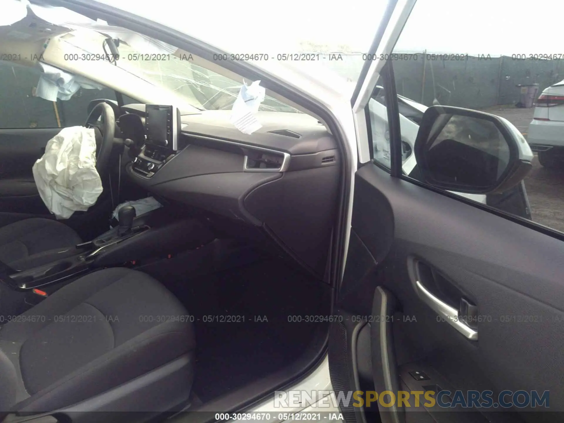 5 Photograph of a damaged car 5YFEPRAE3LP069890 TOYOTA COROLLA 2020