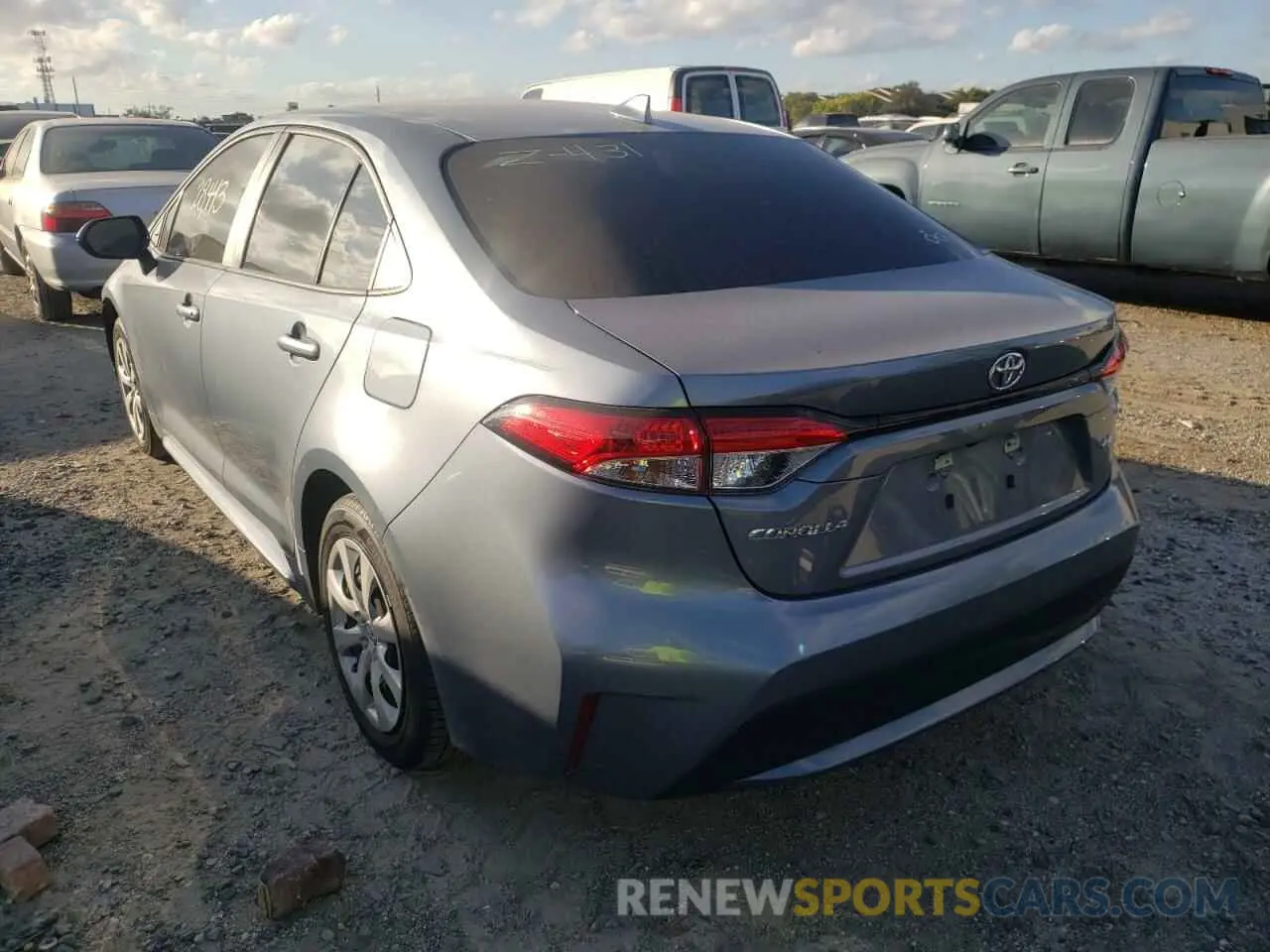 3 Photograph of a damaged car 5YFEPRAE3LP083305 TOYOTA COROLLA 2020