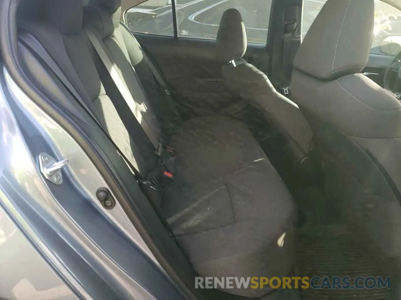6 Photograph of a damaged car 5YFEPRAE3LP083305 TOYOTA COROLLA 2020
