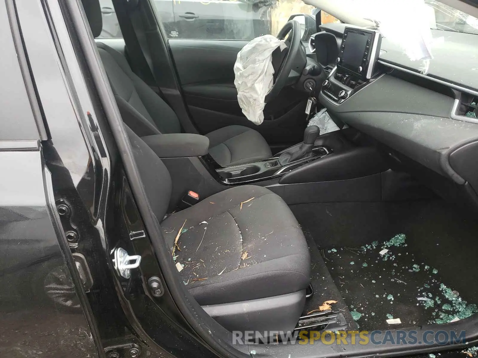 5 Photograph of a damaged car 5YFEPRAE3LP095888 TOYOTA COROLLA 2020