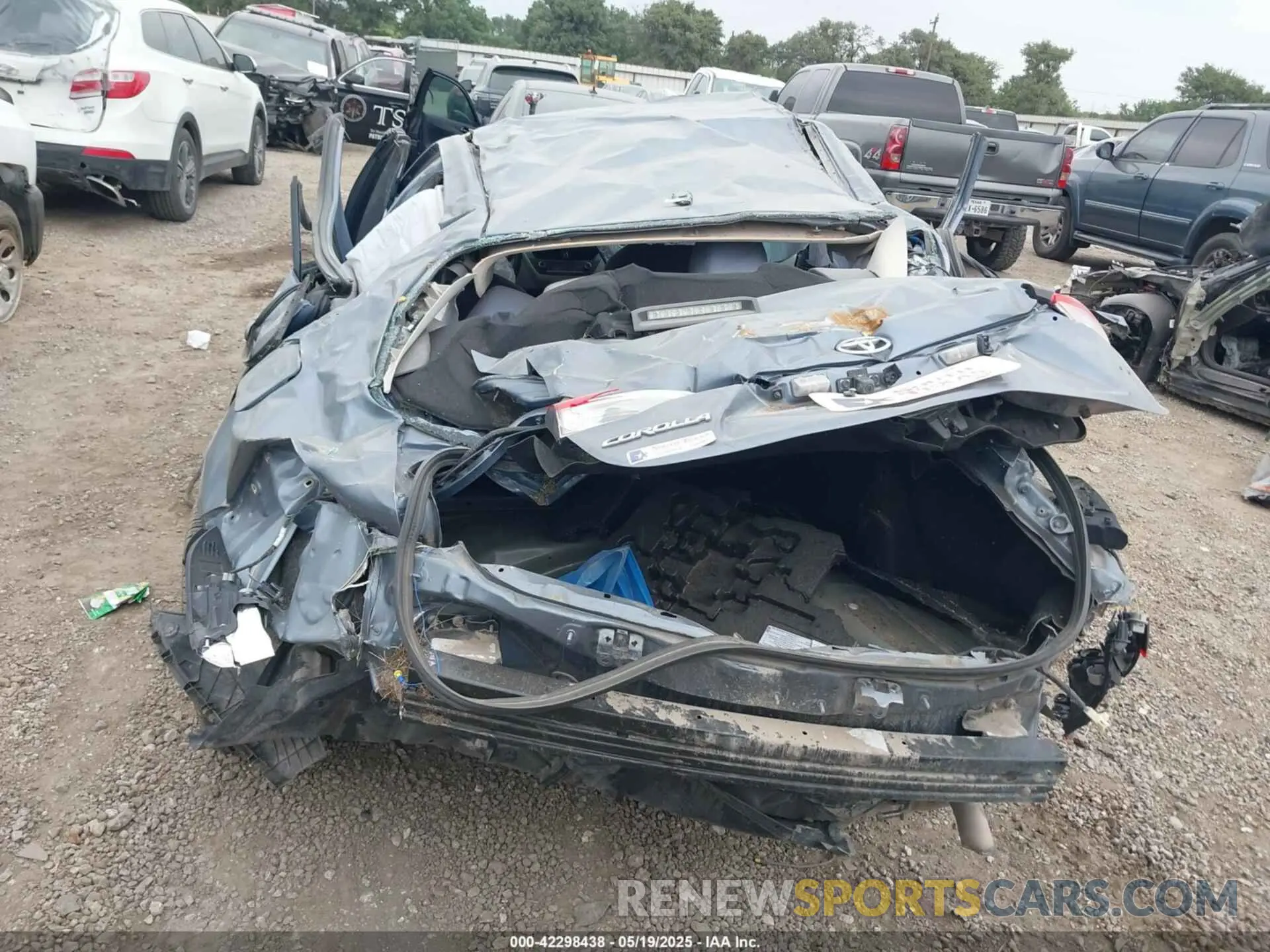 17 Photograph of a damaged car 5YFEPRAE3LP107621 TOYOTA COROLLA 2020
