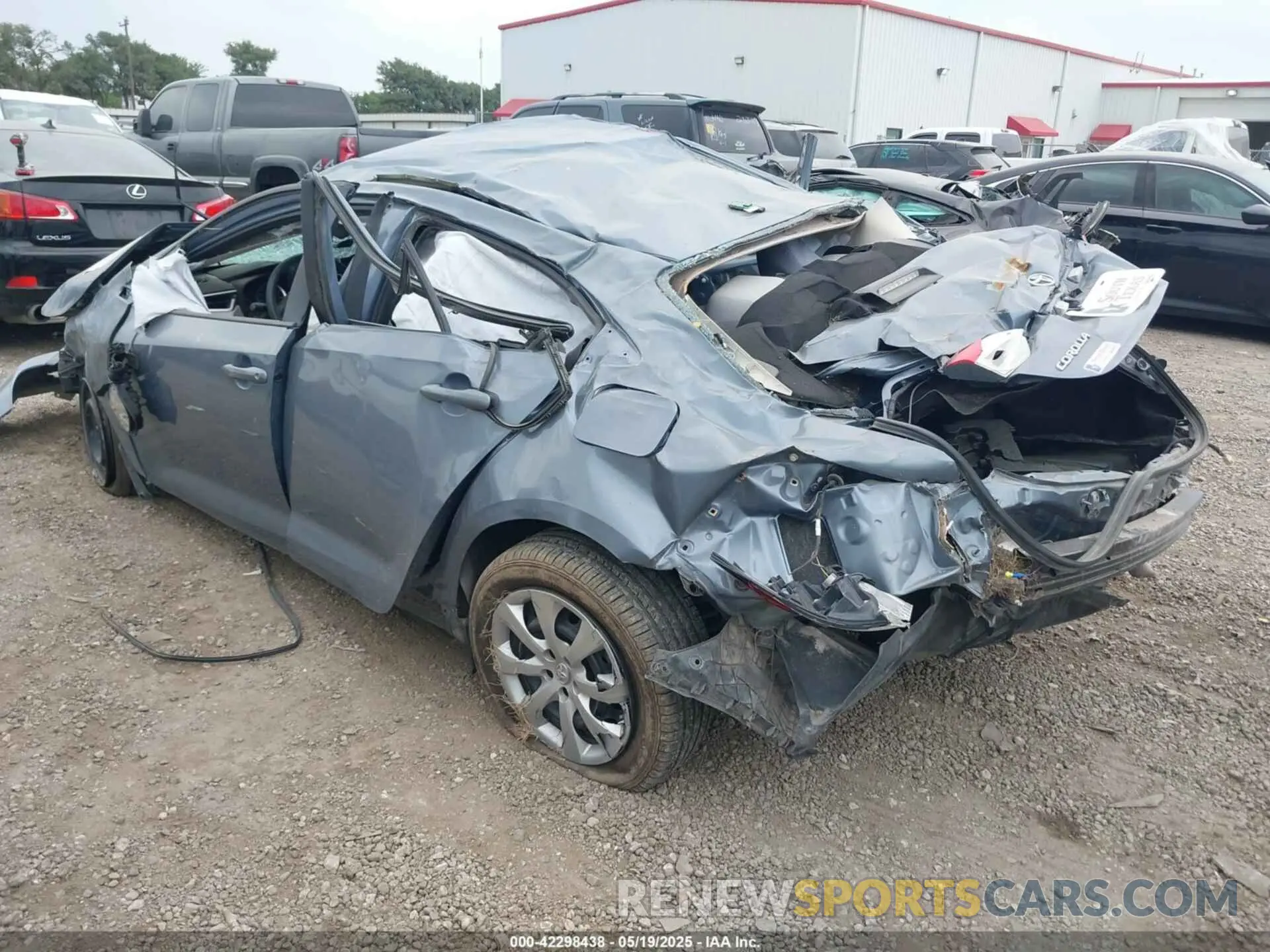 3 Photograph of a damaged car 5YFEPRAE3LP107621 TOYOTA COROLLA 2020