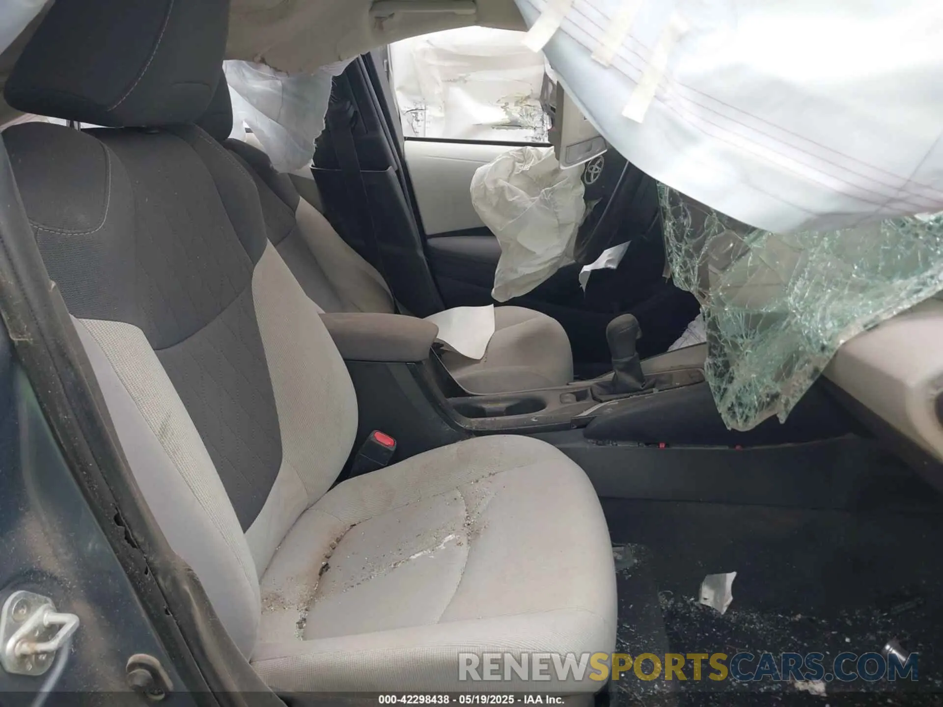 5 Photograph of a damaged car 5YFEPRAE3LP107621 TOYOTA COROLLA 2020