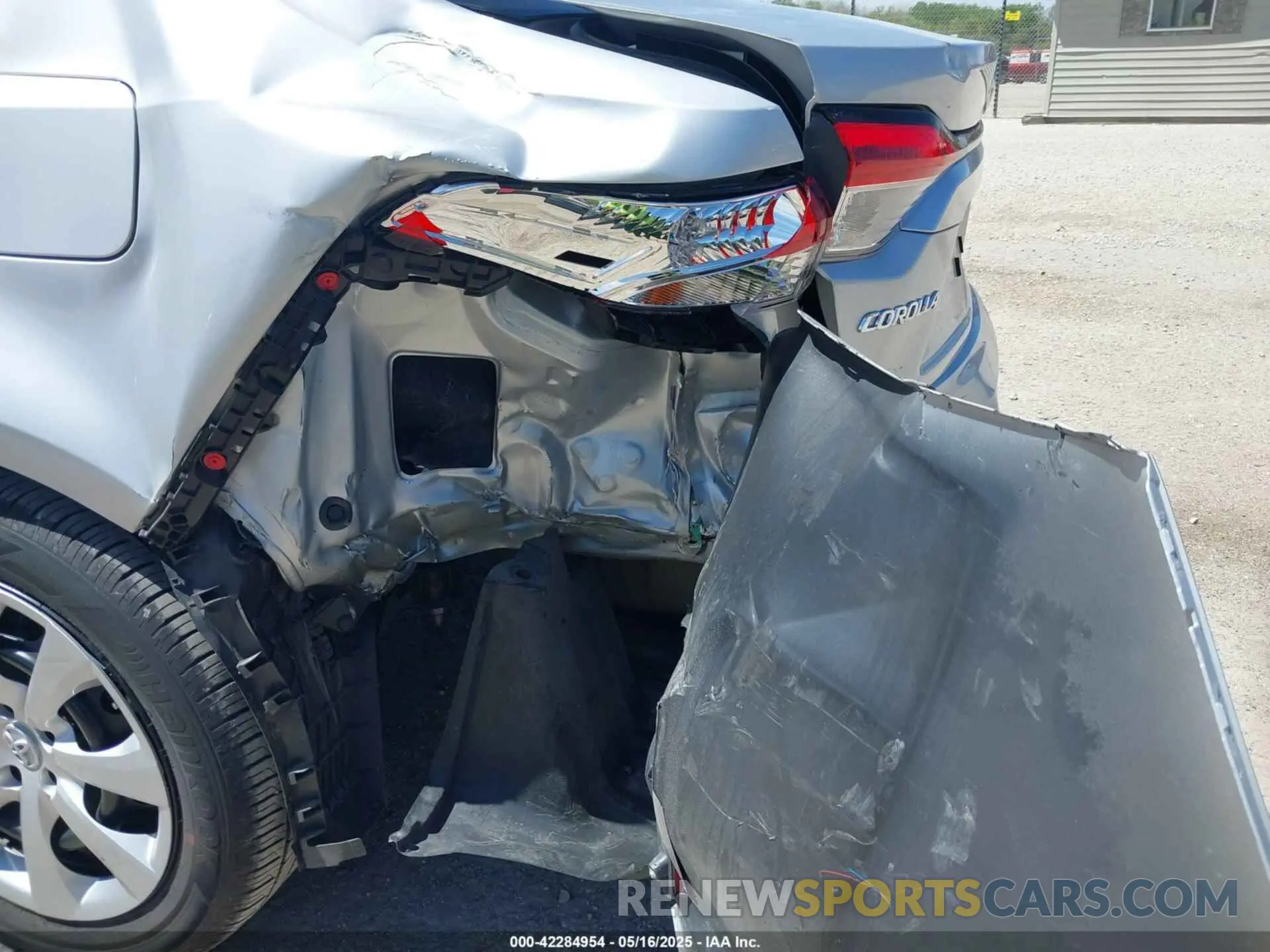6 Photograph of a damaged car 5YFEPRAE3LP133698 TOYOTA COROLLA 2020
