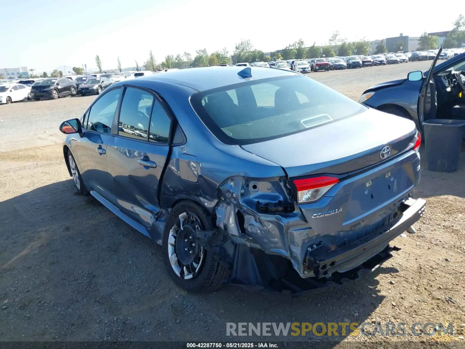 3 Photograph of a damaged car 5YFEPRAE3LP139033 TOYOTA COROLLA 2020