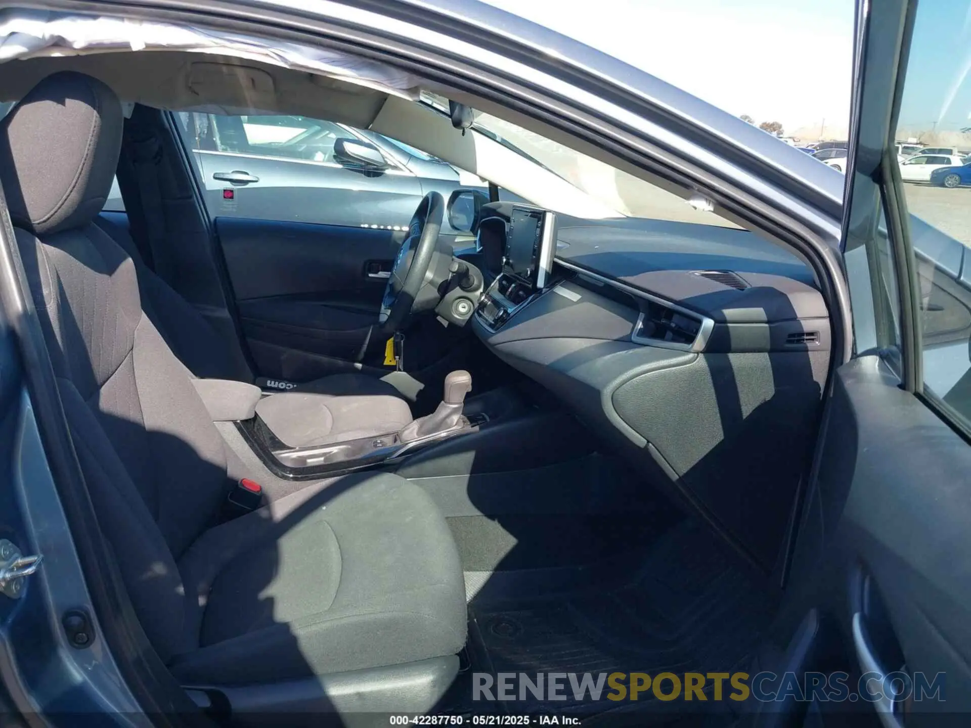 5 Photograph of a damaged car 5YFEPRAE3LP139033 TOYOTA COROLLA 2020