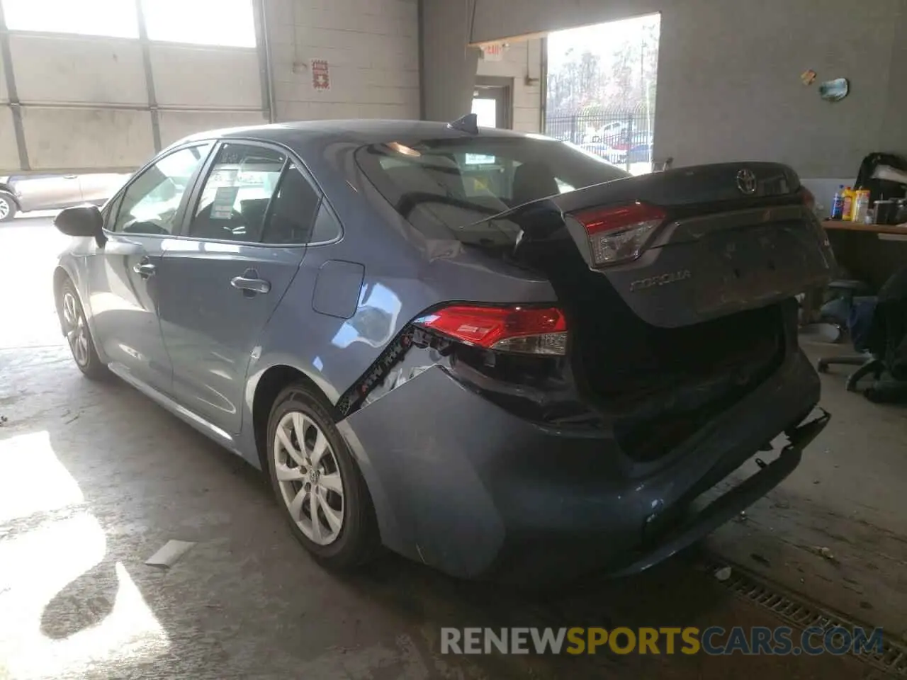 3 Photograph of a damaged car 5YFEPRAE4LP023873 TOYOTA COROLLA 2020