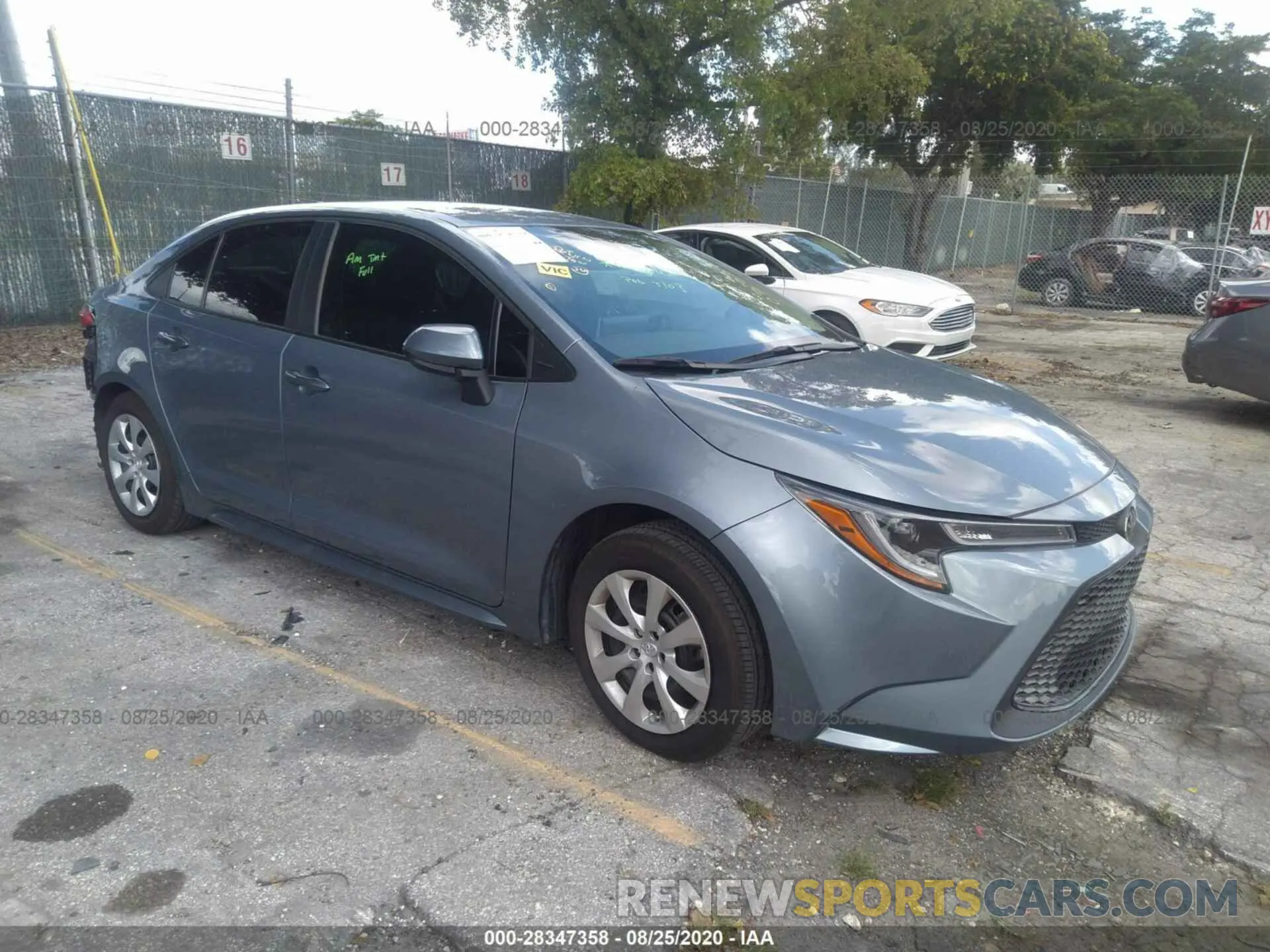 1 Photograph of a damaged car 5YFEPRAE4LP033366 TOYOTA COROLLA 2020