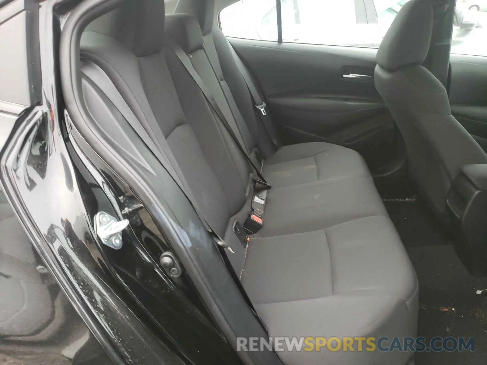 6 Photograph of a damaged car 5YFEPRAE4LP095186 TOYOTA COROLLA 2020