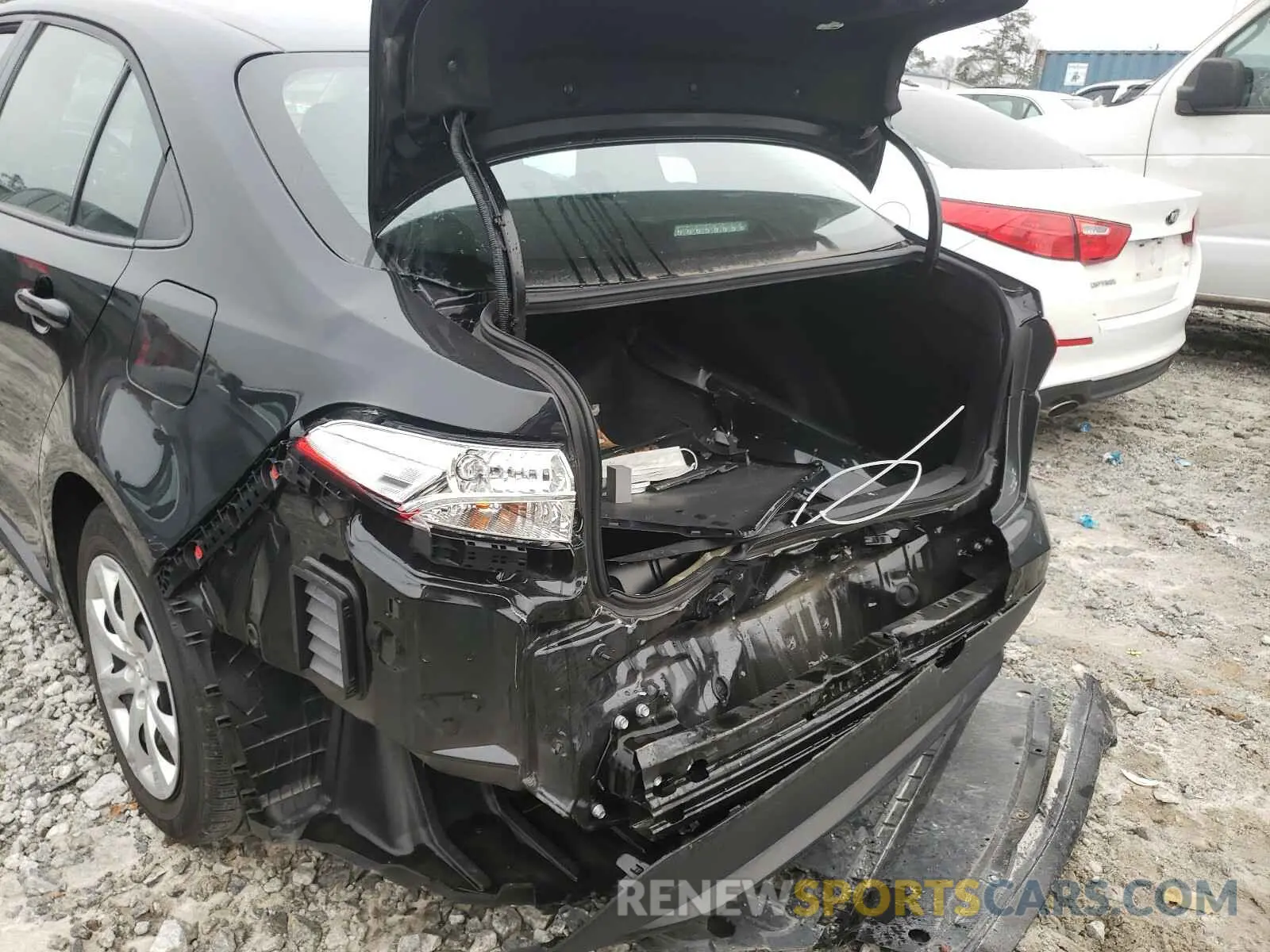 9 Photograph of a damaged car 5YFEPRAE4LP095186 TOYOTA COROLLA 2020