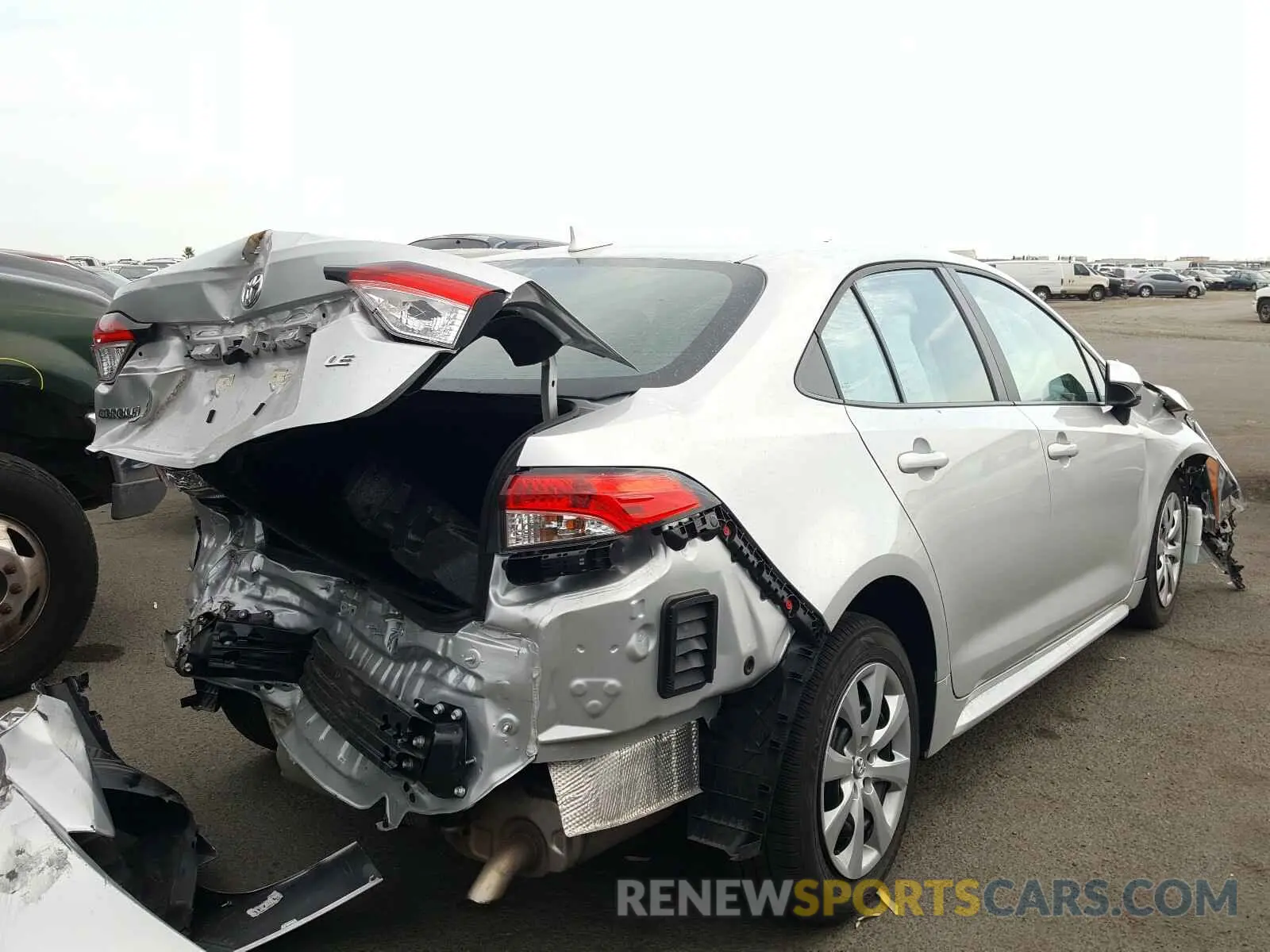 4 Photograph of a damaged car 5YFEPRAE4LP110706 TOYOTA COROLLA 2020