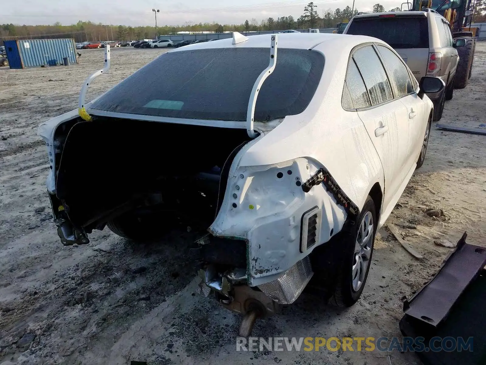 4 Photograph of a damaged car 5YFEPRAE5LP009898 TOYOTA COROLLA 2020