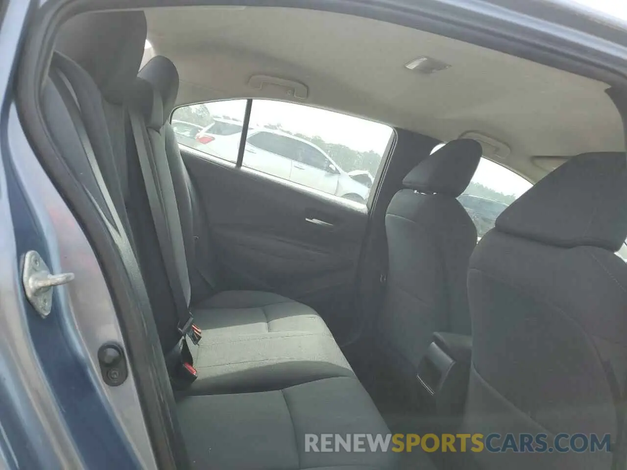 11 Photograph of a damaged car 5YFEPRAE5LP010842 TOYOTA COROLLA 2020