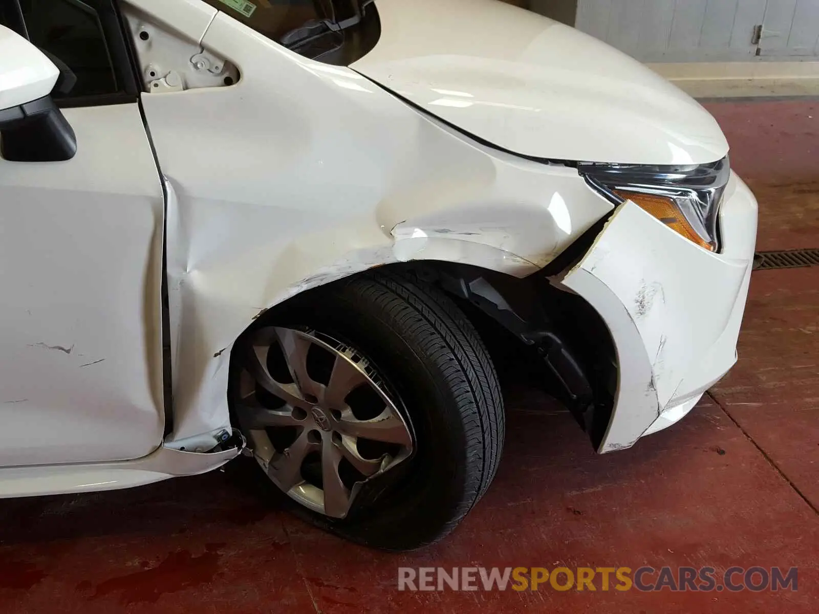 9 Photograph of a damaged car 5YFEPRAE5LP028774 TOYOTA COROLLA 2020
