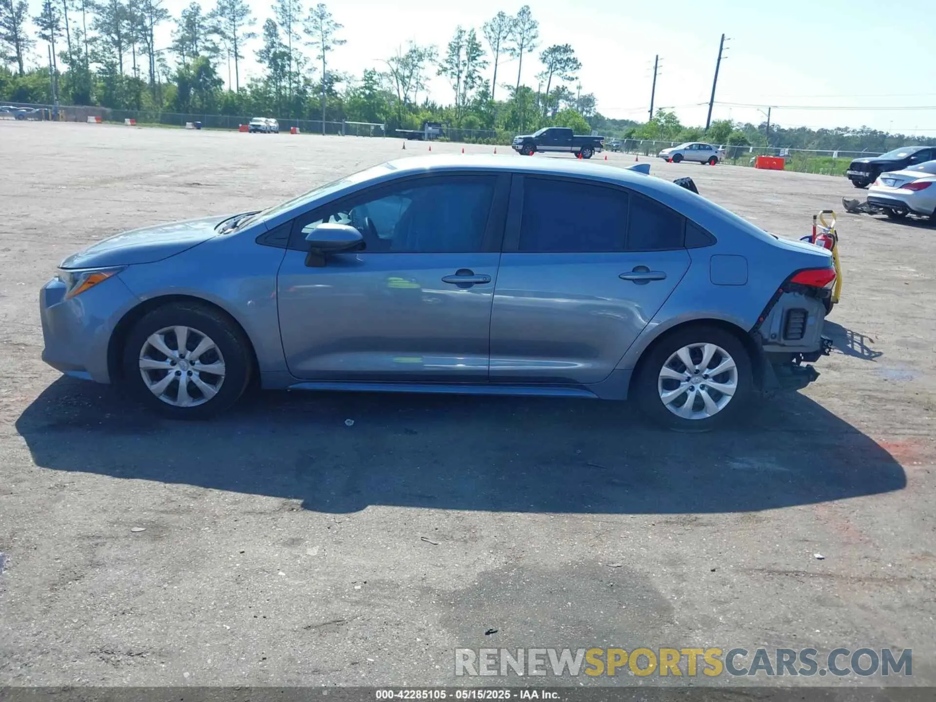 13 Photograph of a damaged car 5YFEPRAE5LP035336 TOYOTA COROLLA 2020