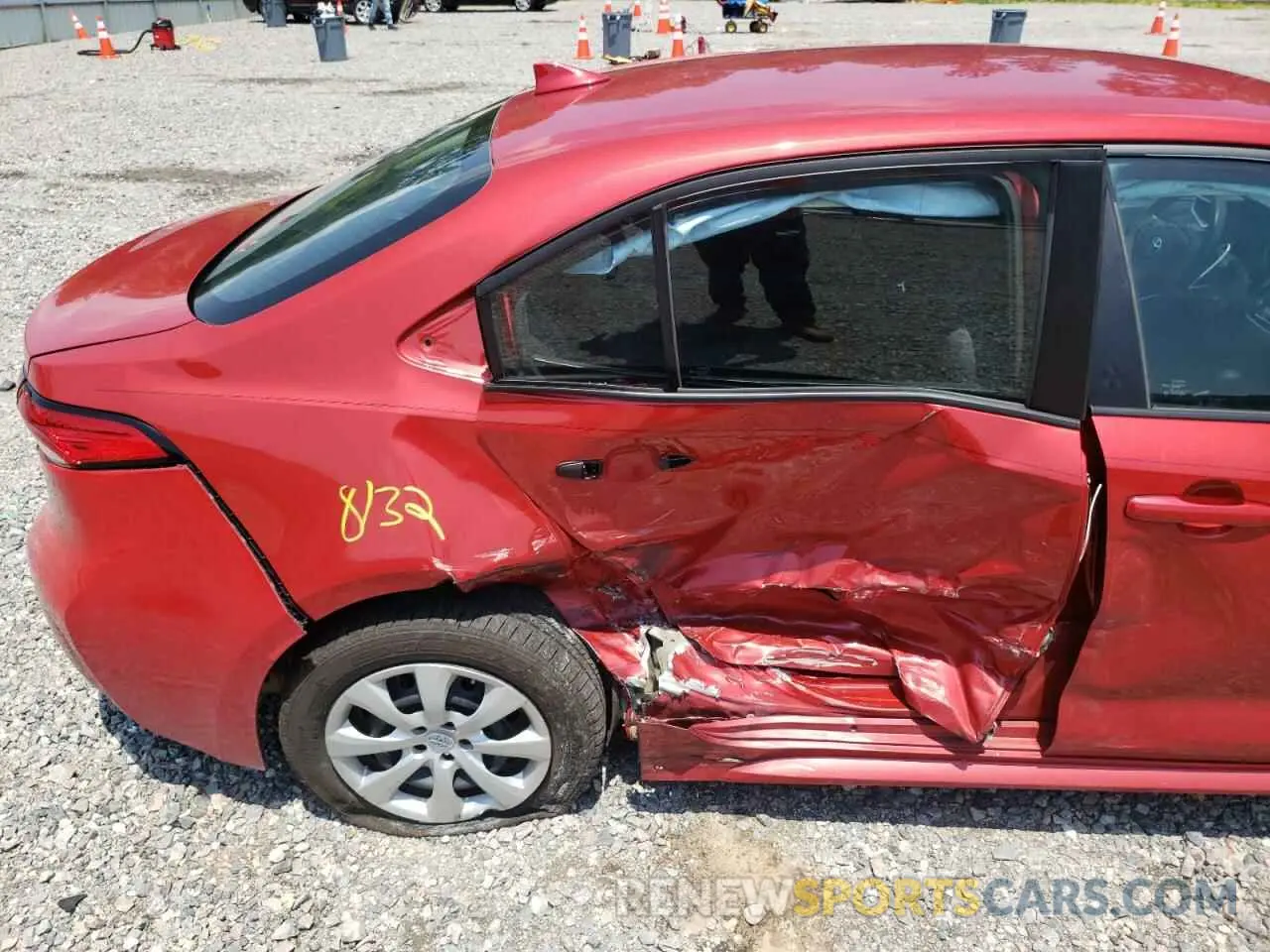 9 Photograph of a damaged car 5YFEPRAE5LP058955 TOYOTA COROLLA 2020