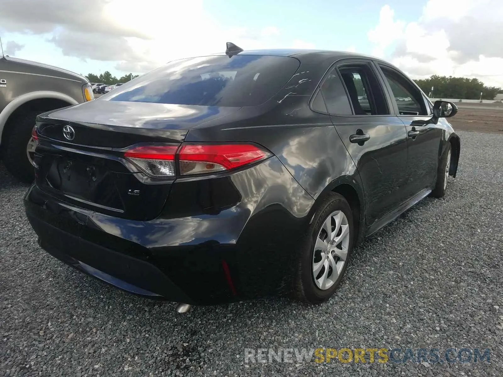 4 Photograph of a damaged car 5YFEPRAE5LP061404 TOYOTA COROLLA 2020