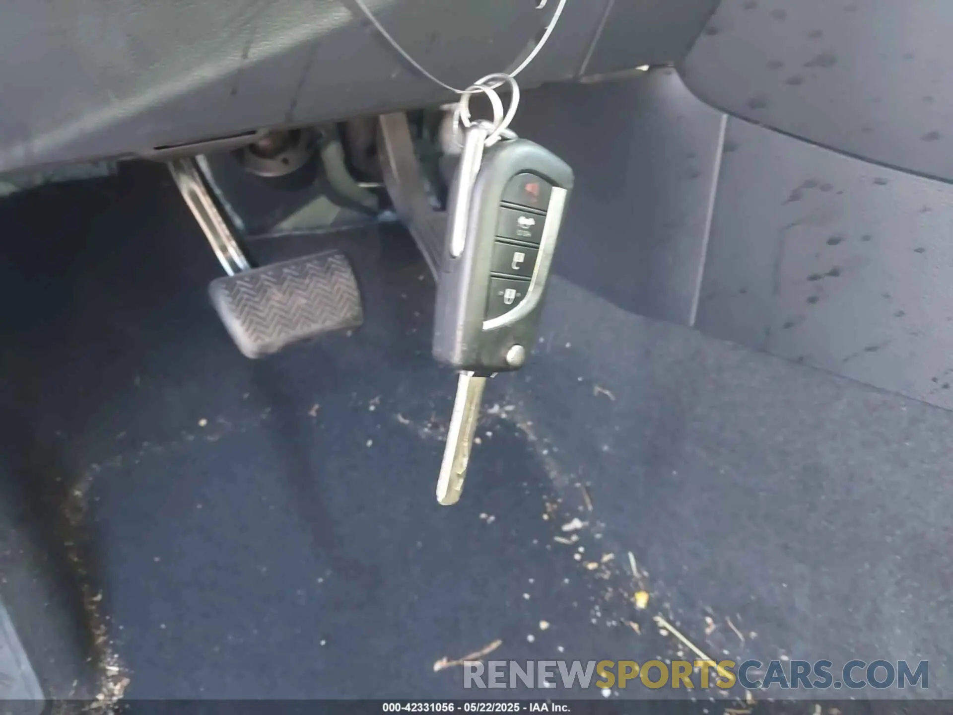11 Photograph of a damaged car 5YFEPRAE5LP087730 TOYOTA COROLLA 2020