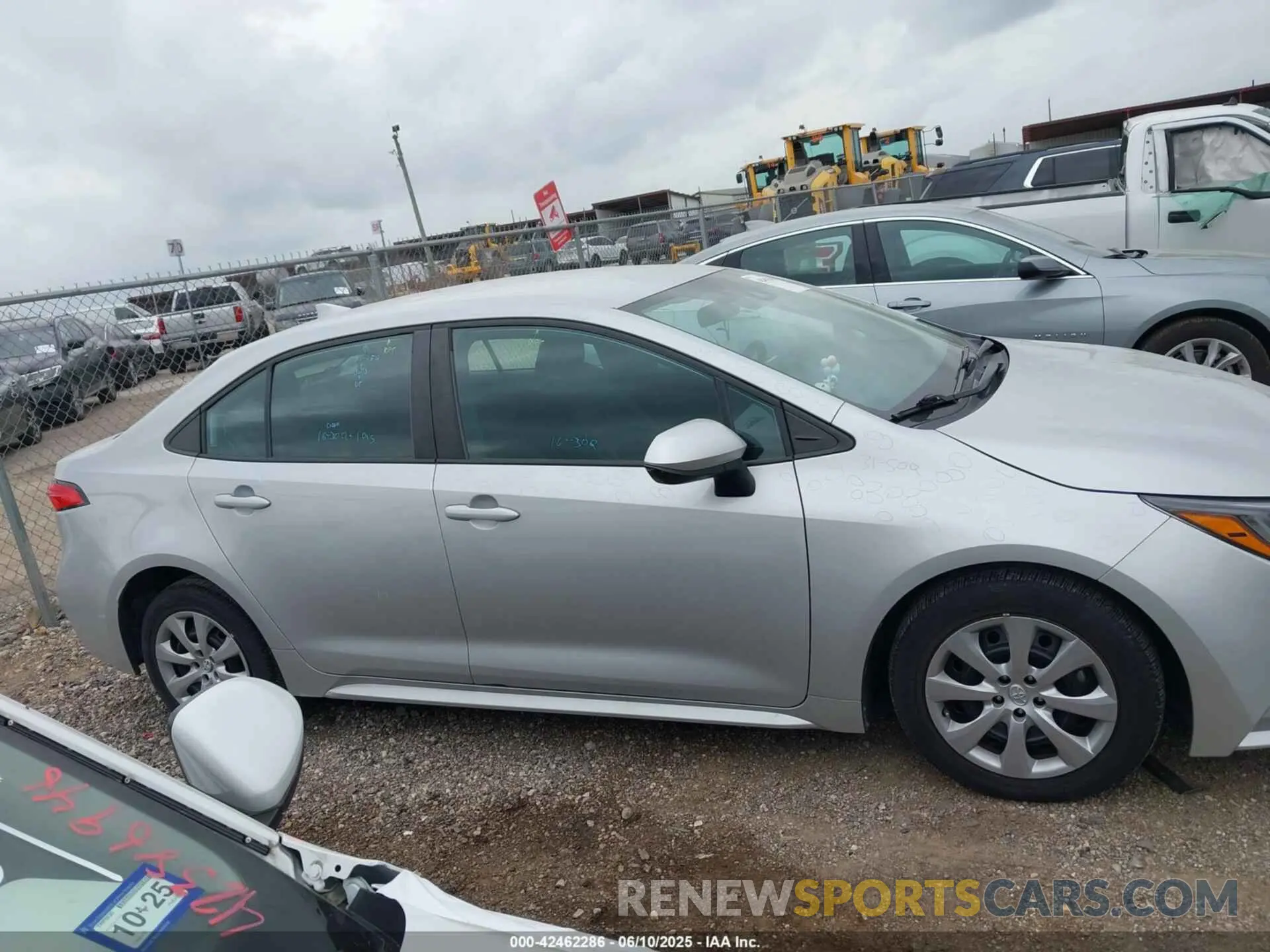 13 Photograph of a damaged car 5YFEPRAE5LP102050 TOYOTA COROLLA 2020