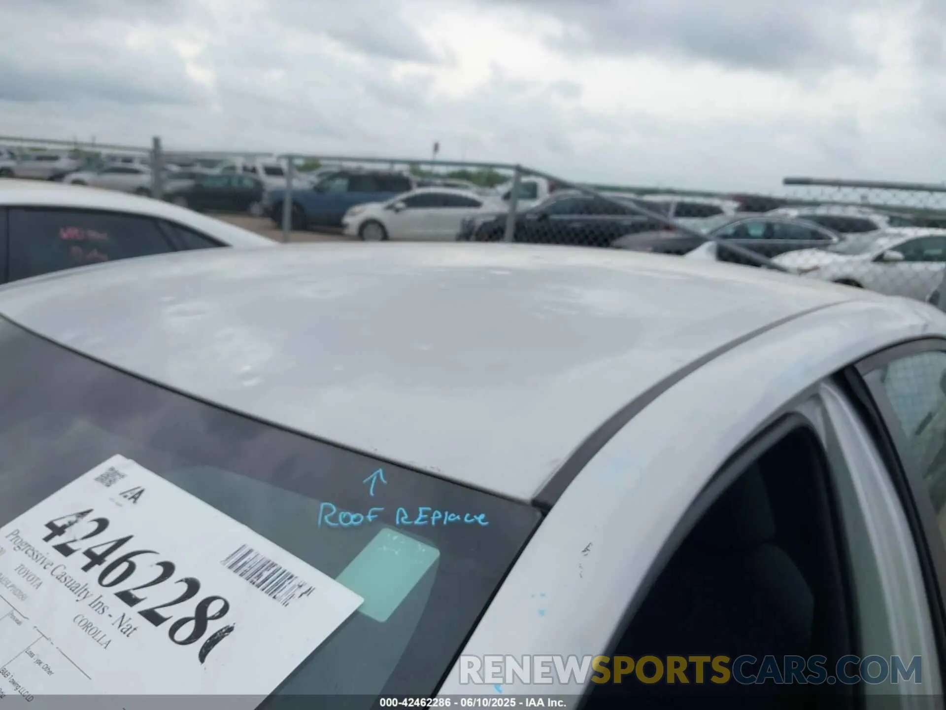 17 Photograph of a damaged car 5YFEPRAE5LP102050 TOYOTA COROLLA 2020