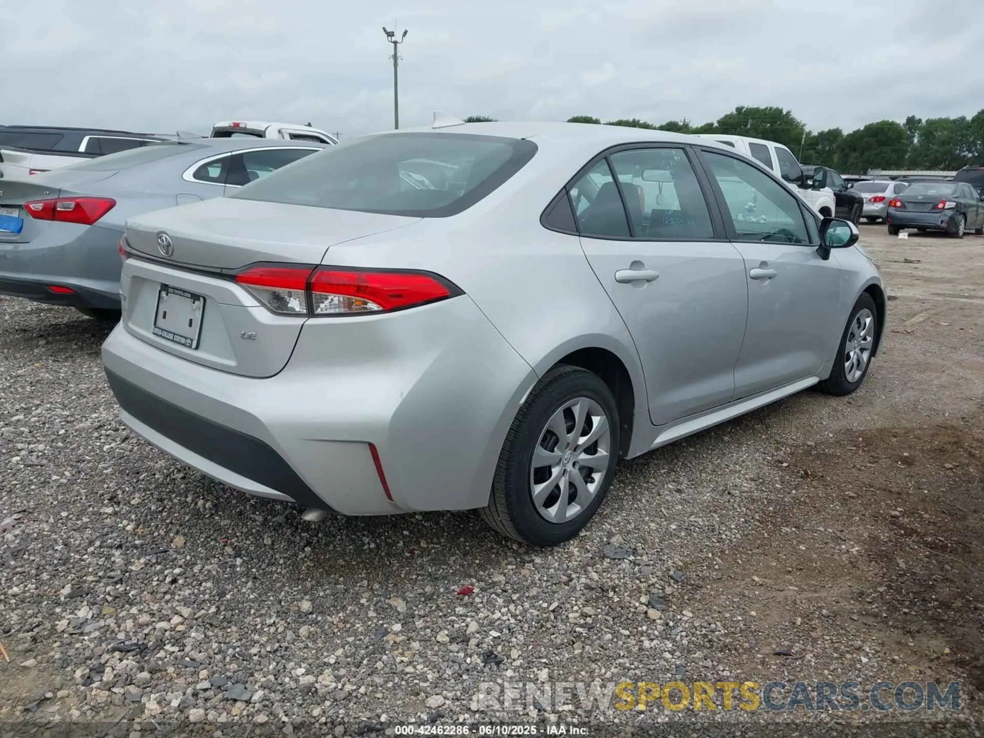 4 Photograph of a damaged car 5YFEPRAE5LP102050 TOYOTA COROLLA 2020