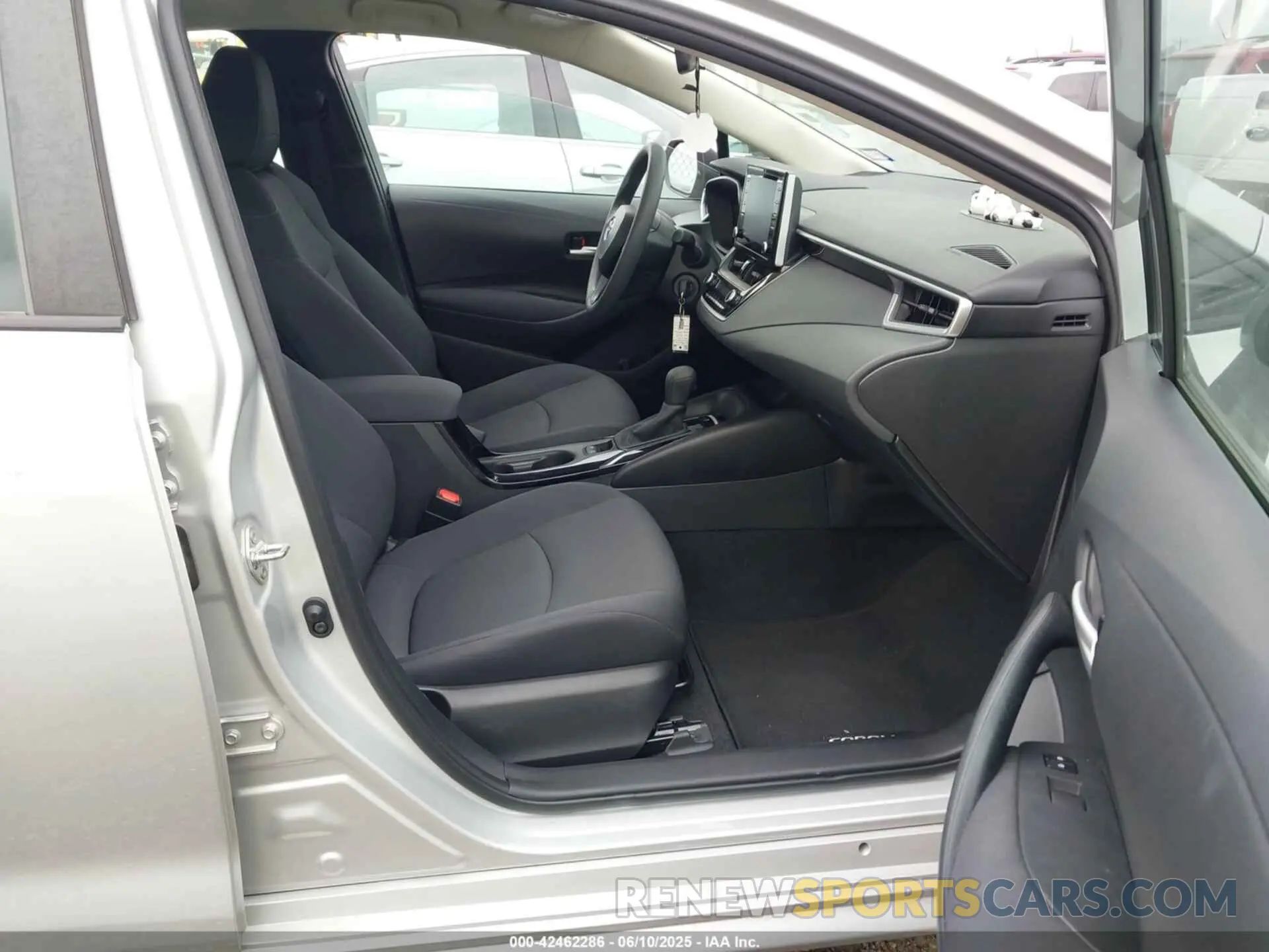 5 Photograph of a damaged car 5YFEPRAE5LP102050 TOYOTA COROLLA 2020