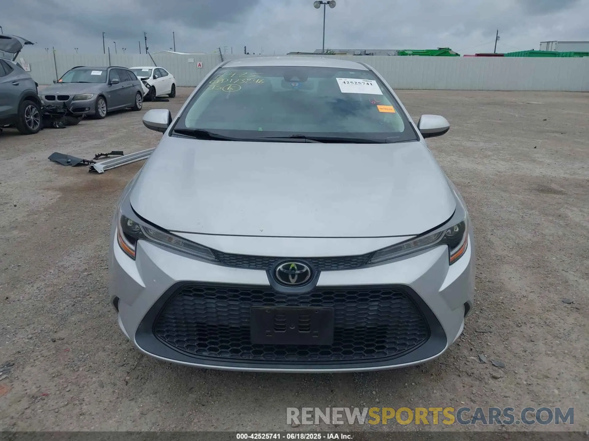 13 Photograph of a damaged car 5YFEPRAE5LP112738 TOYOTA COROLLA 2020