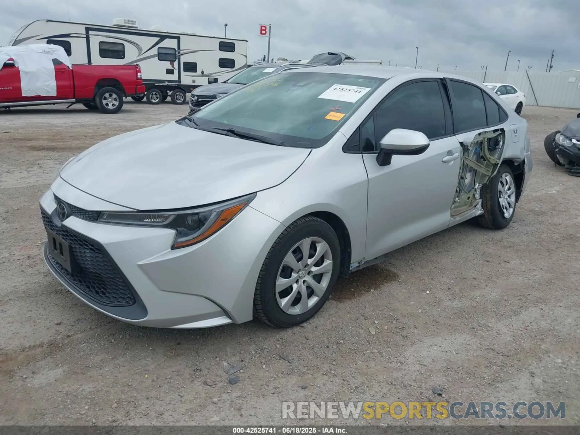 2 Photograph of a damaged car 5YFEPRAE5LP112738 TOYOTA COROLLA 2020