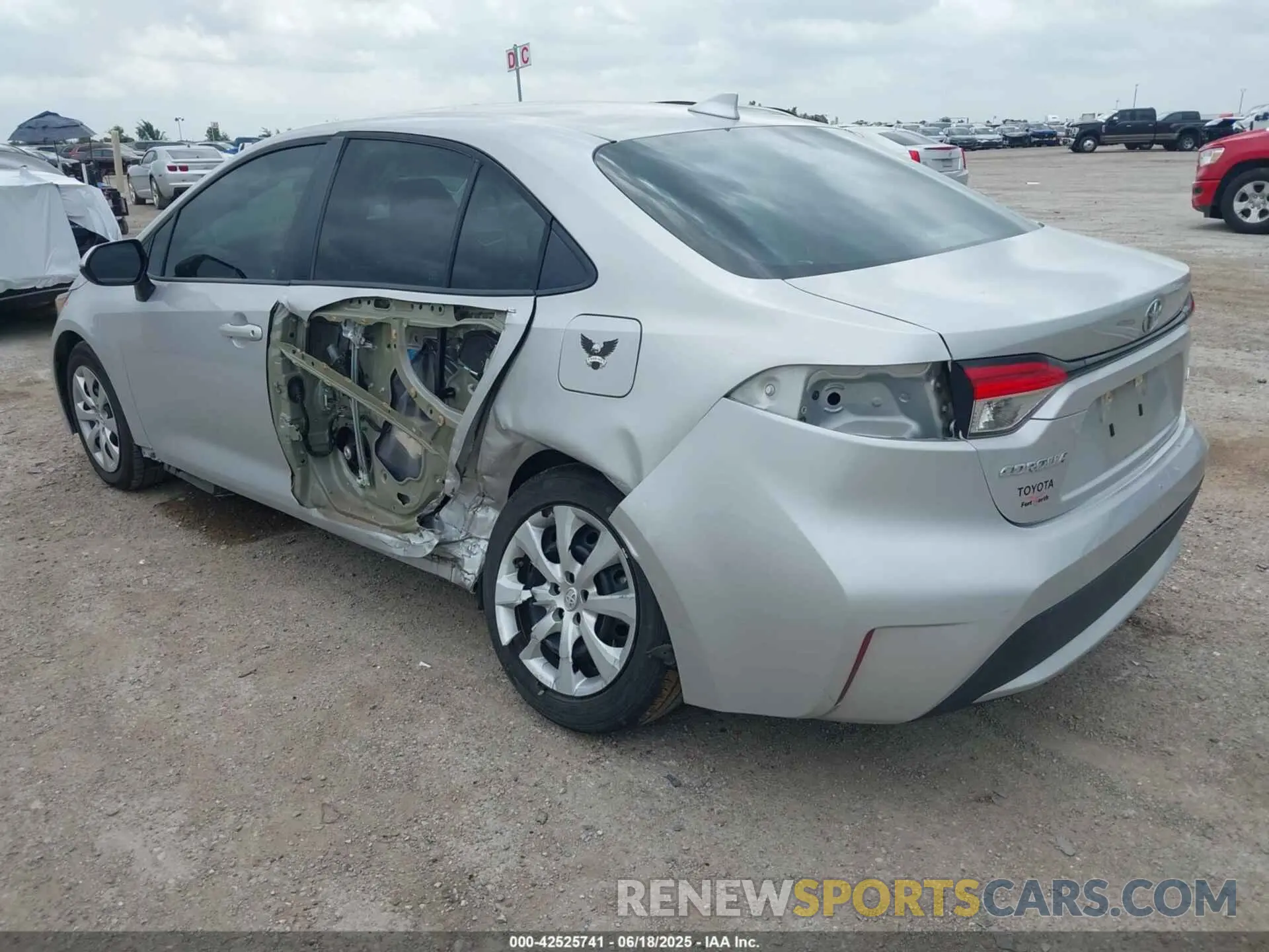 3 Photograph of a damaged car 5YFEPRAE5LP112738 TOYOTA COROLLA 2020