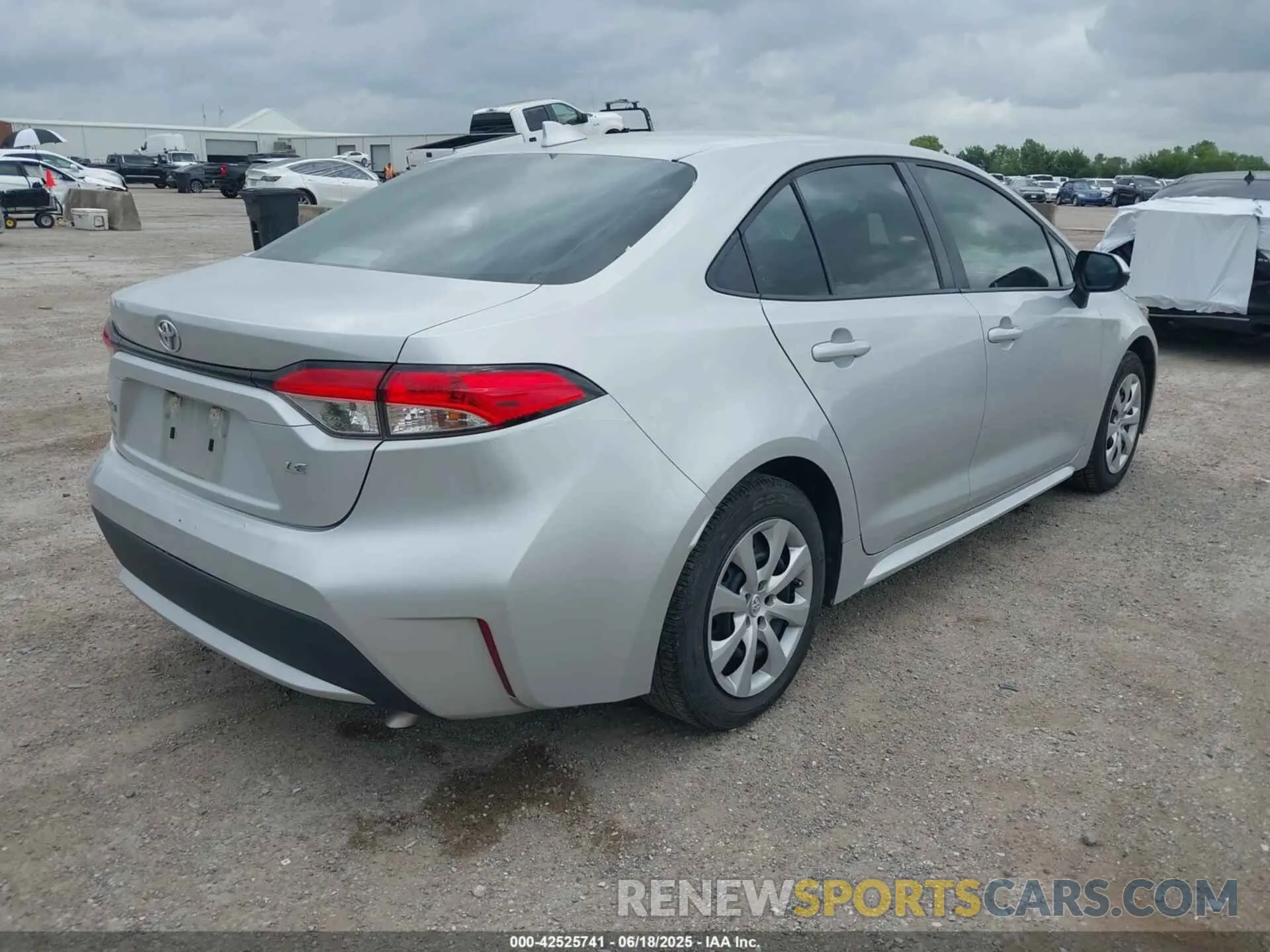4 Photograph of a damaged car 5YFEPRAE5LP112738 TOYOTA COROLLA 2020