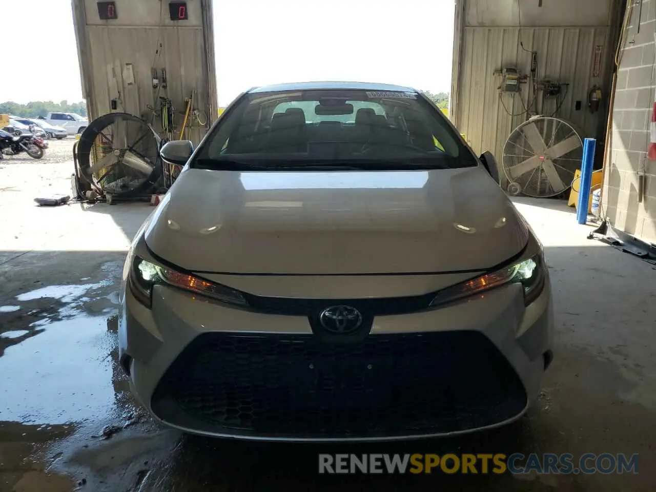 5 Photograph of a damaged car 5YFEPRAE5LP135078 TOYOTA COROLLA 2020