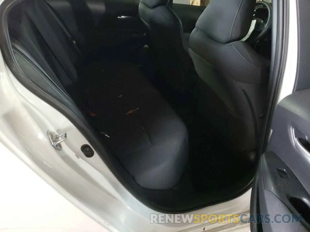 6 Photograph of a damaged car 5YFEPRAE5LP135663 TOYOTA COROLLA 2020