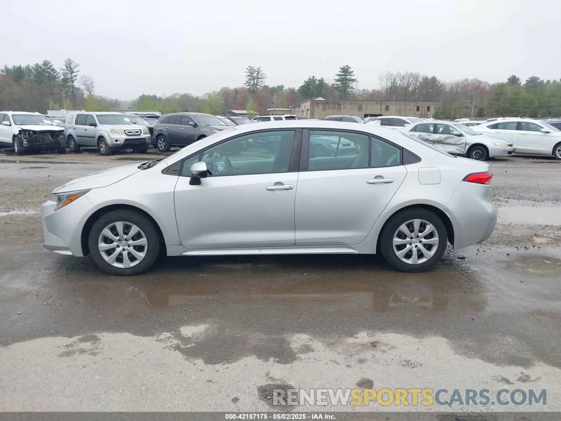 13 Photograph of a damaged car 5YFEPRAE5LP136375 TOYOTA COROLLA 2020