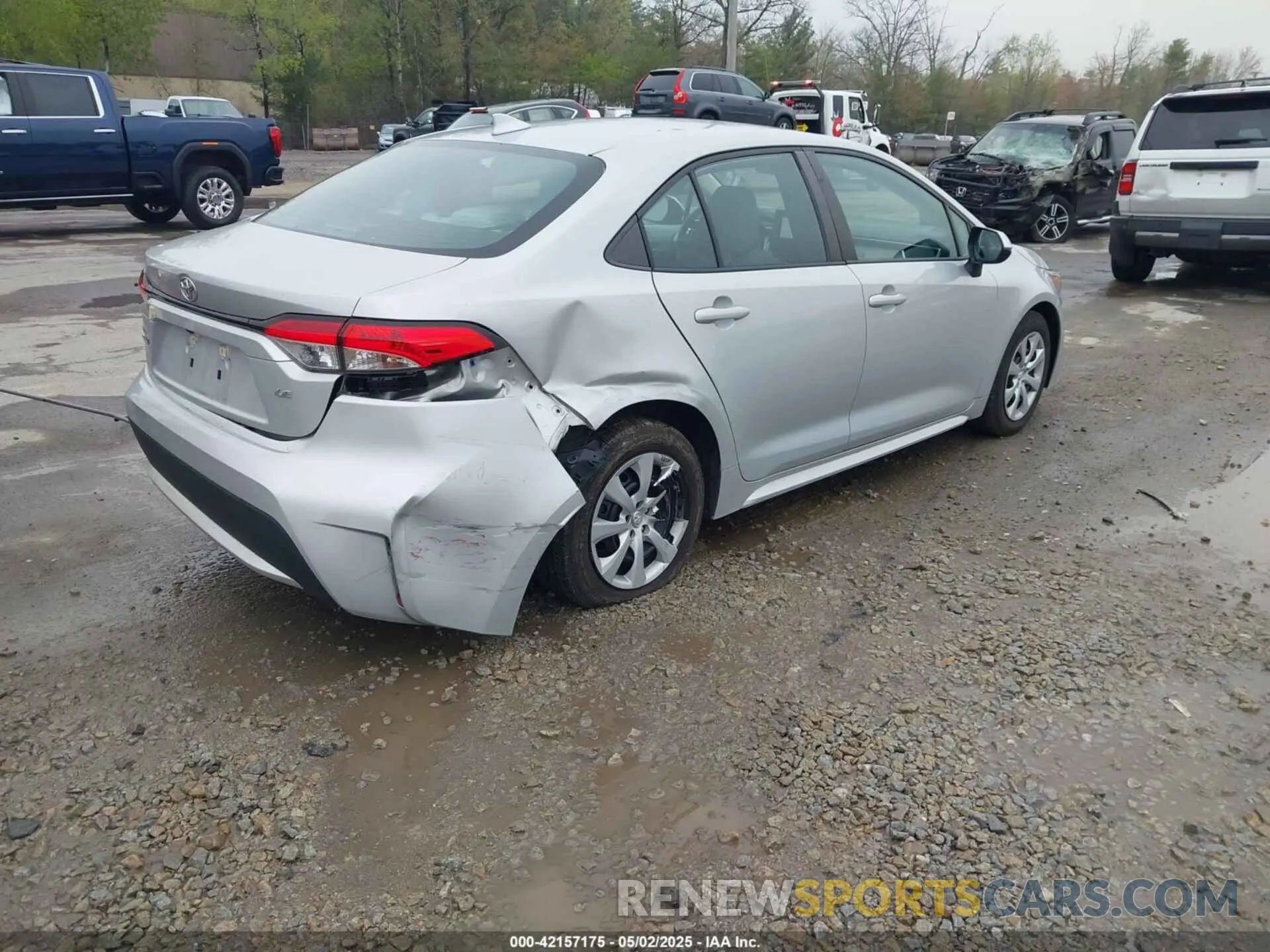 4 Photograph of a damaged car 5YFEPRAE5LP136375 TOYOTA COROLLA 2020