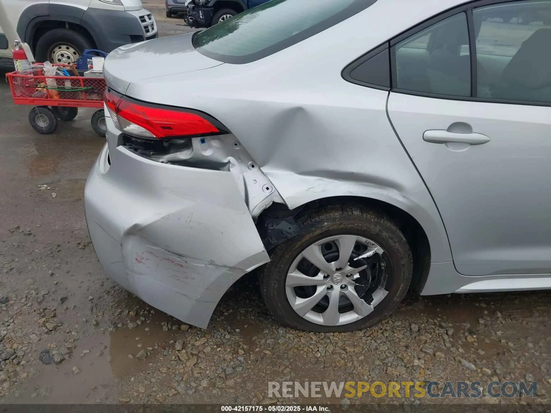 6 Photograph of a damaged car 5YFEPRAE5LP136375 TOYOTA COROLLA 2020